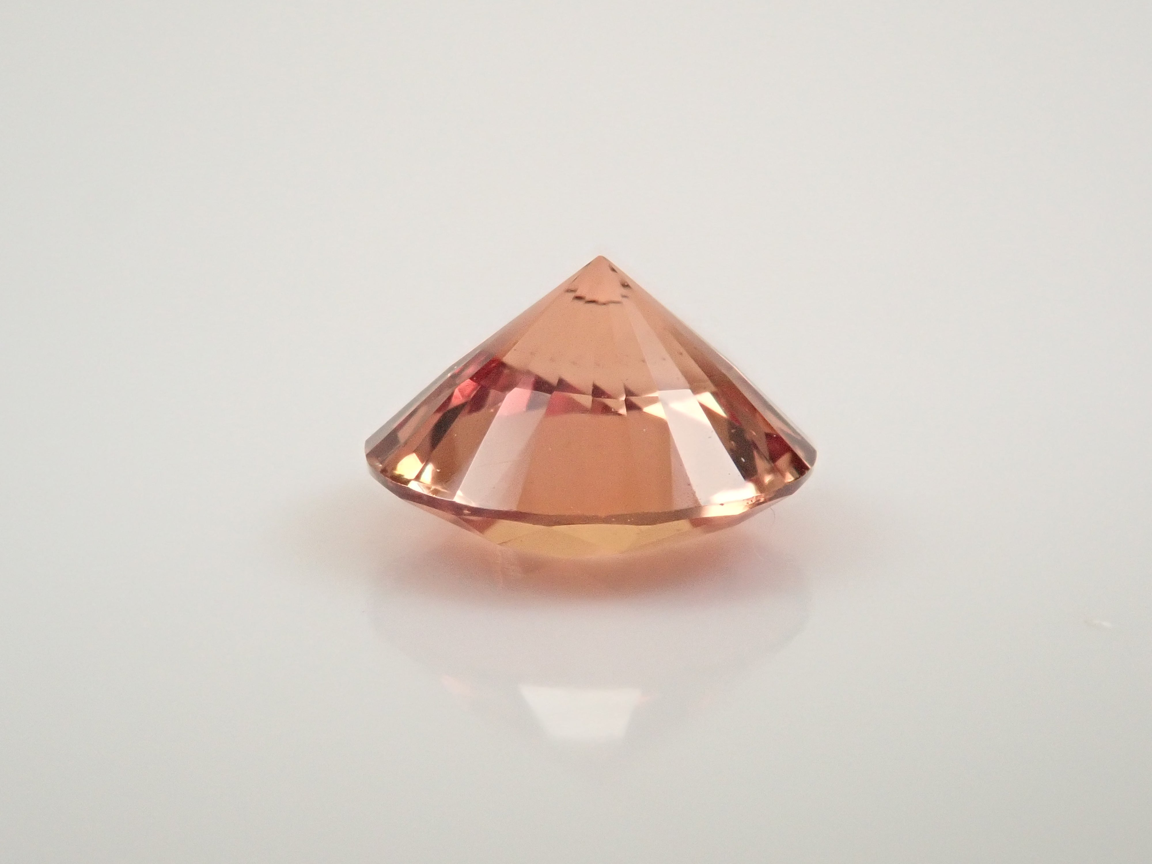 【抽選販売：10/31(金)10時am〆】マダガスカル産パパラチアサファイア 5.6mm/0.768ctルース 中央宝石研究所