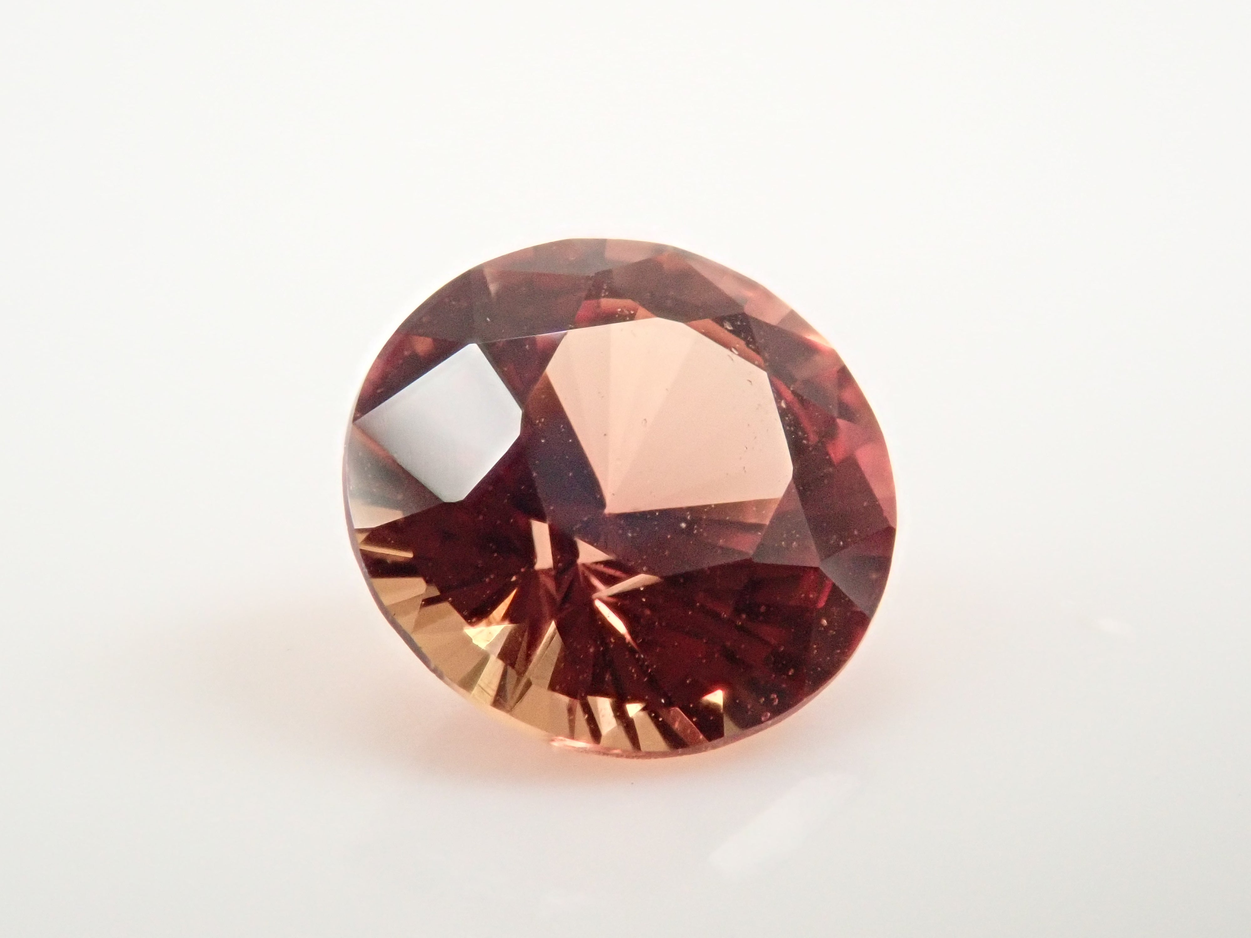 【抽選販売：10/31(金)10時am〆】マダガスカル産パパラチアサファイア 5.6mm/0.768ctルース 中央宝石研究所