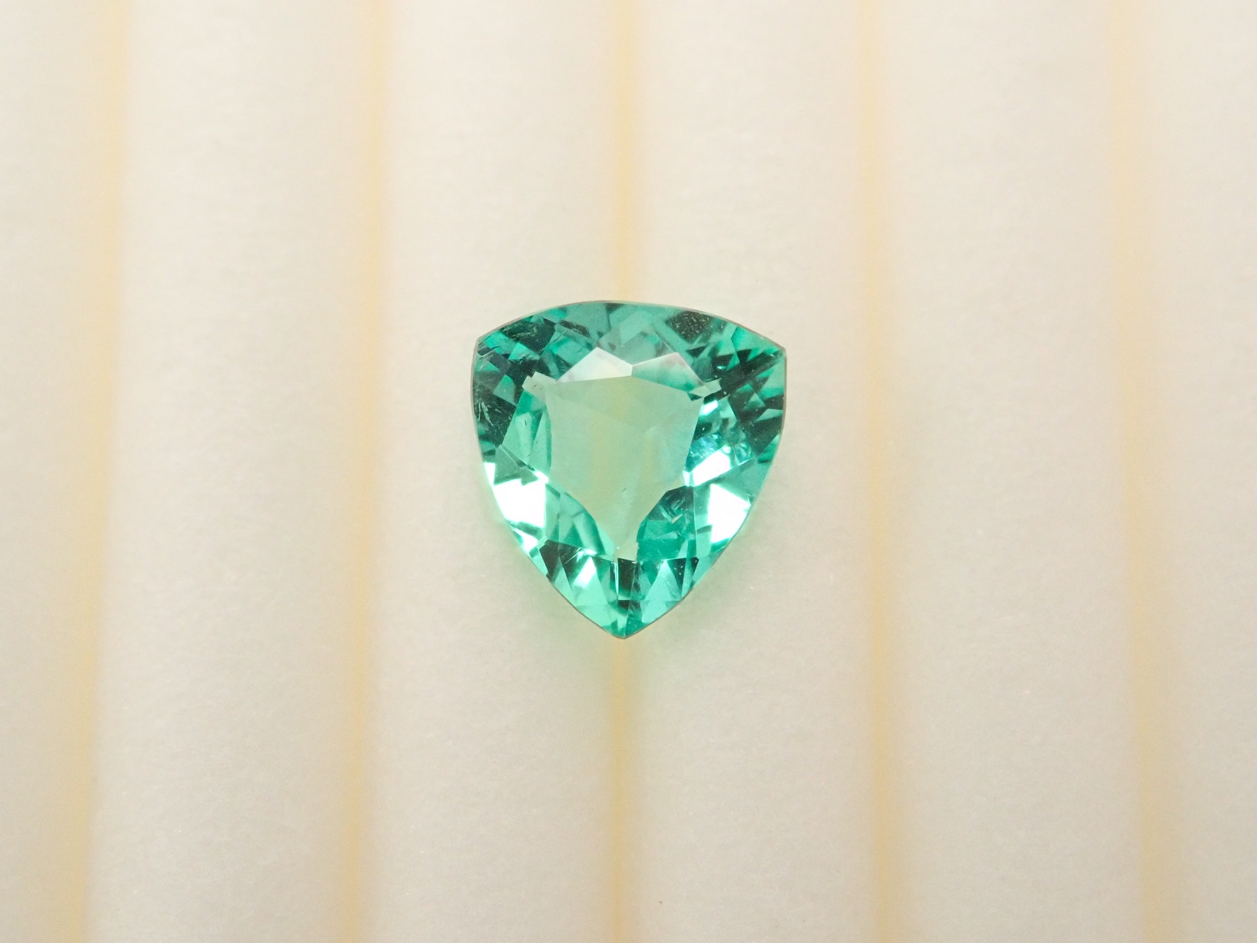 【抽選販売：10/31(金)10時am〆】コロンビア産ノンオイルエメラルド 0.290ctルース GIA