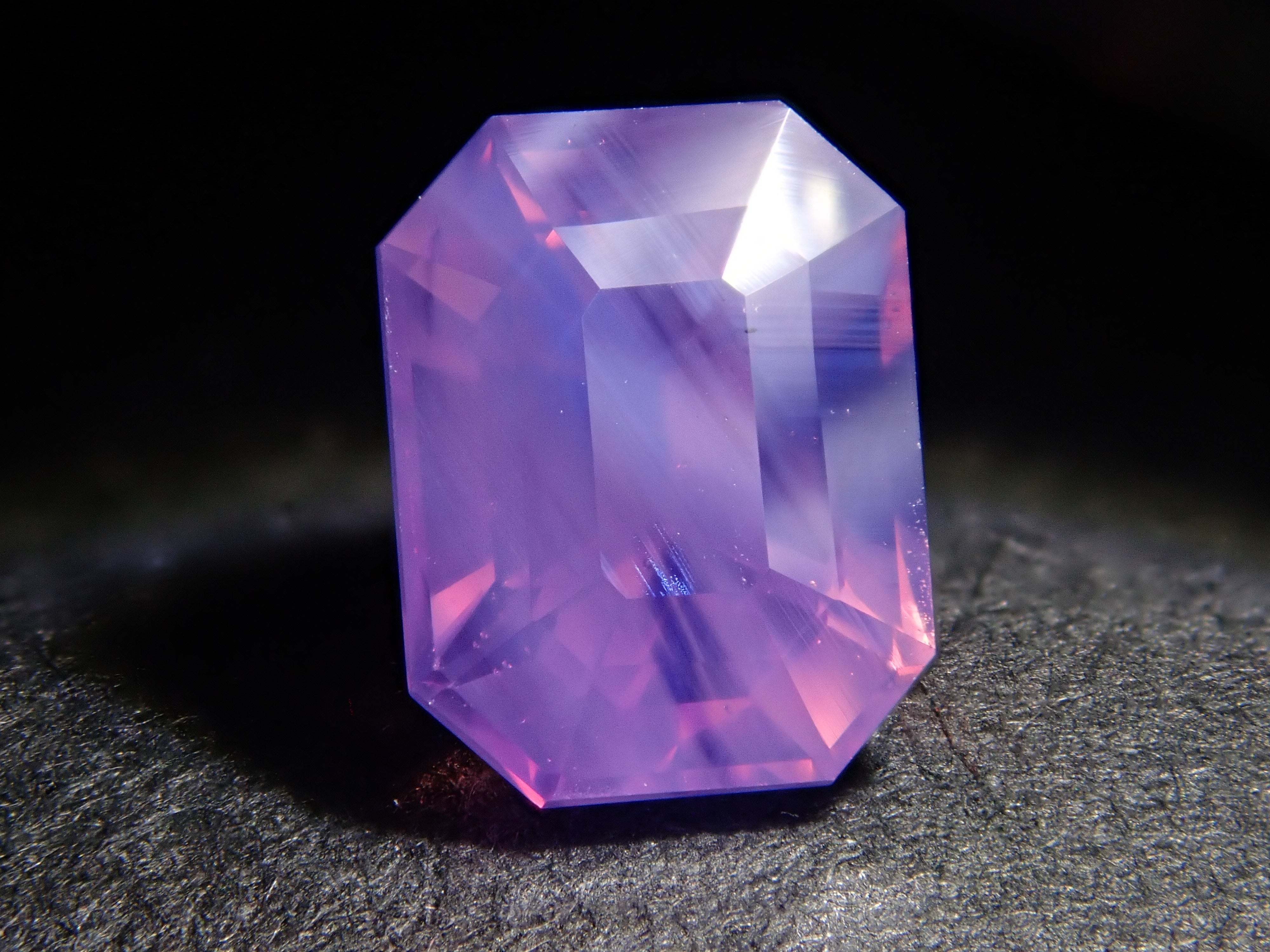 【抽選販売：10/31(金)10時am〆】マダガスカル産シルキーピンクサファイア 1.050ctルース GIT