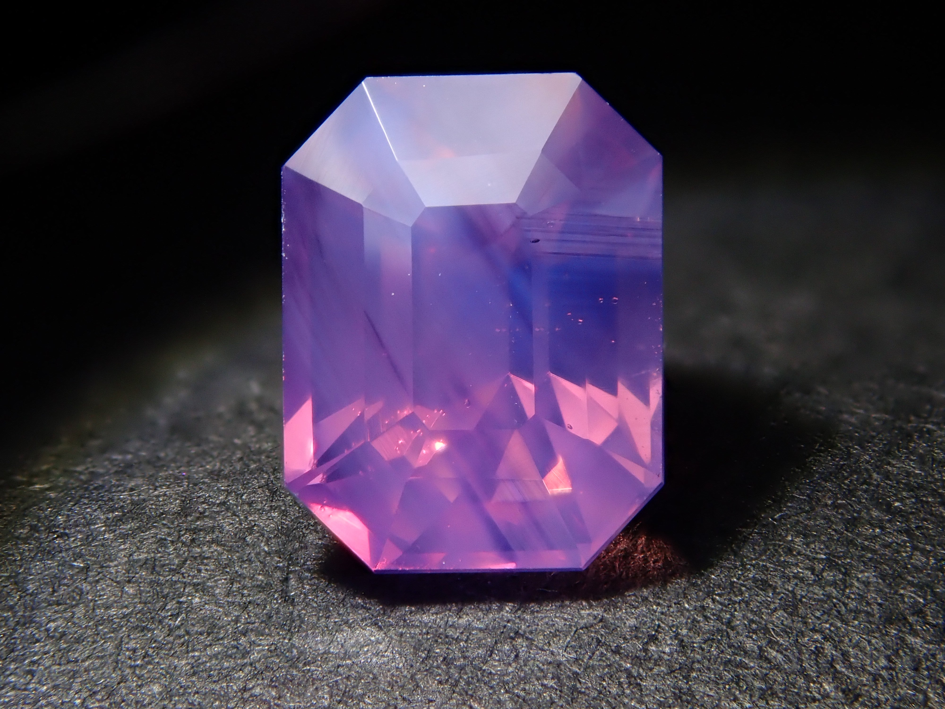 【抽選販売：10/31(金)10時am〆】マダガスカル産シルキーピンクサファイア 1.050ctルース GIT