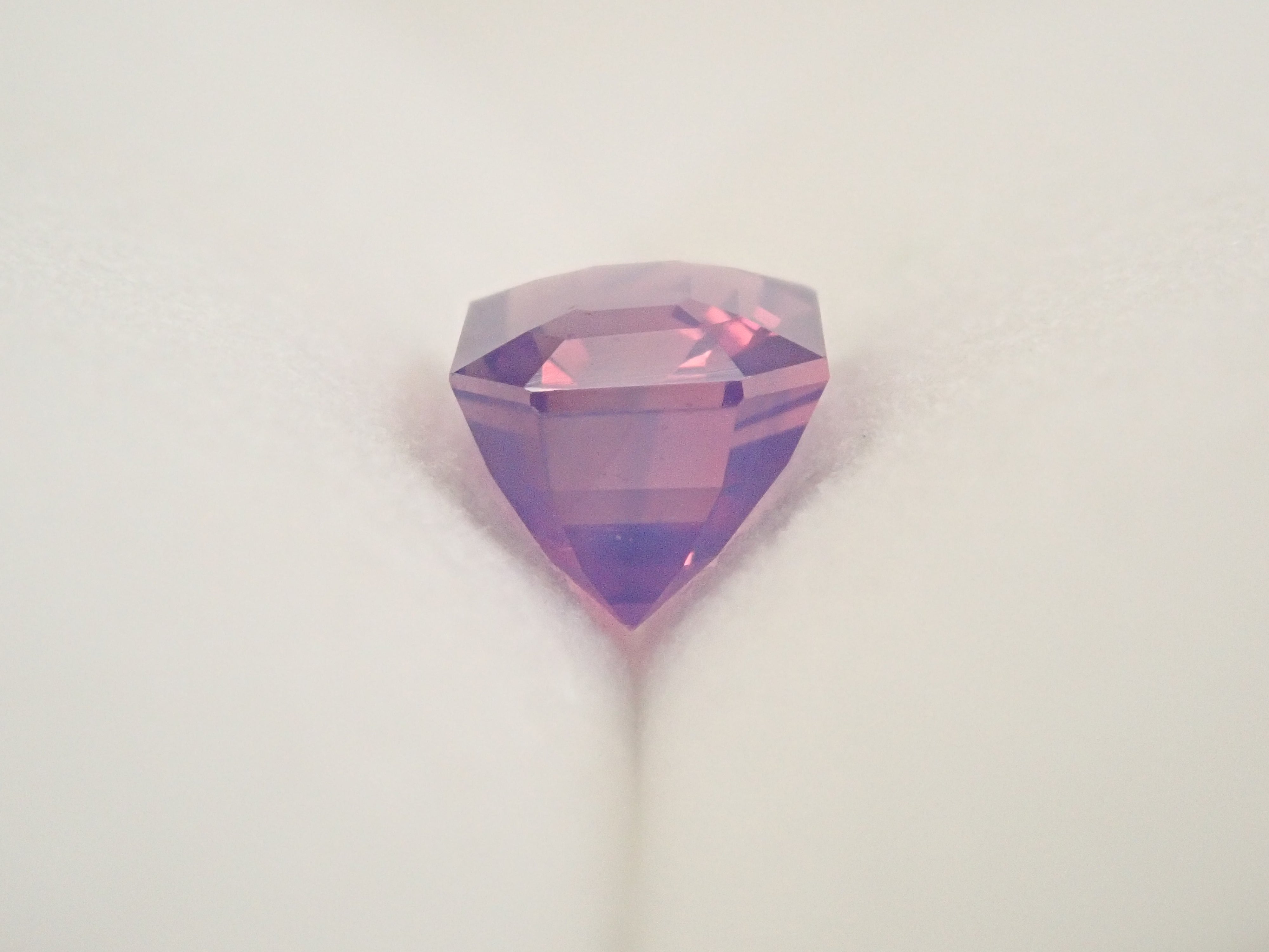 【抽選販売：10/31(金)10時am〆】マダガスカル産シルキーピンクサファイア 1.050ctルース GIT