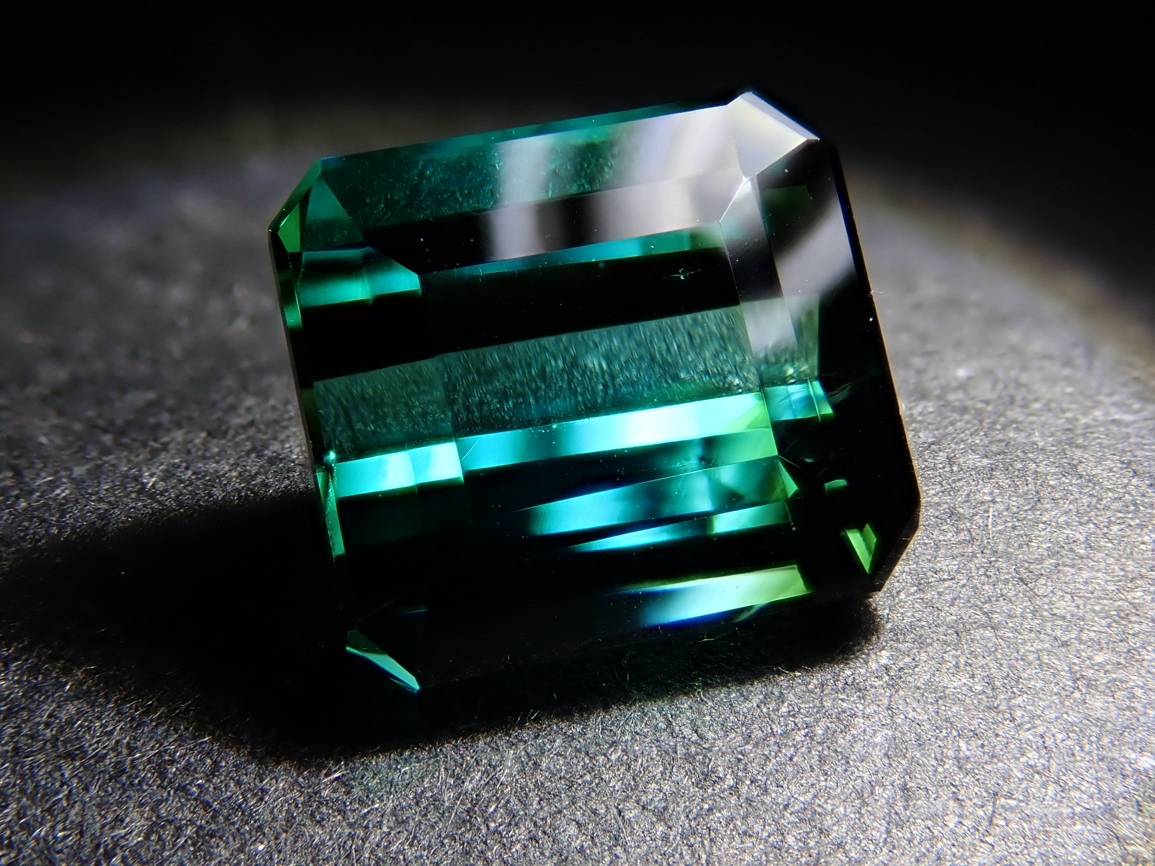 【11/7 22時販売】ブラジル産バイカラートルマリン 2.341ctルース