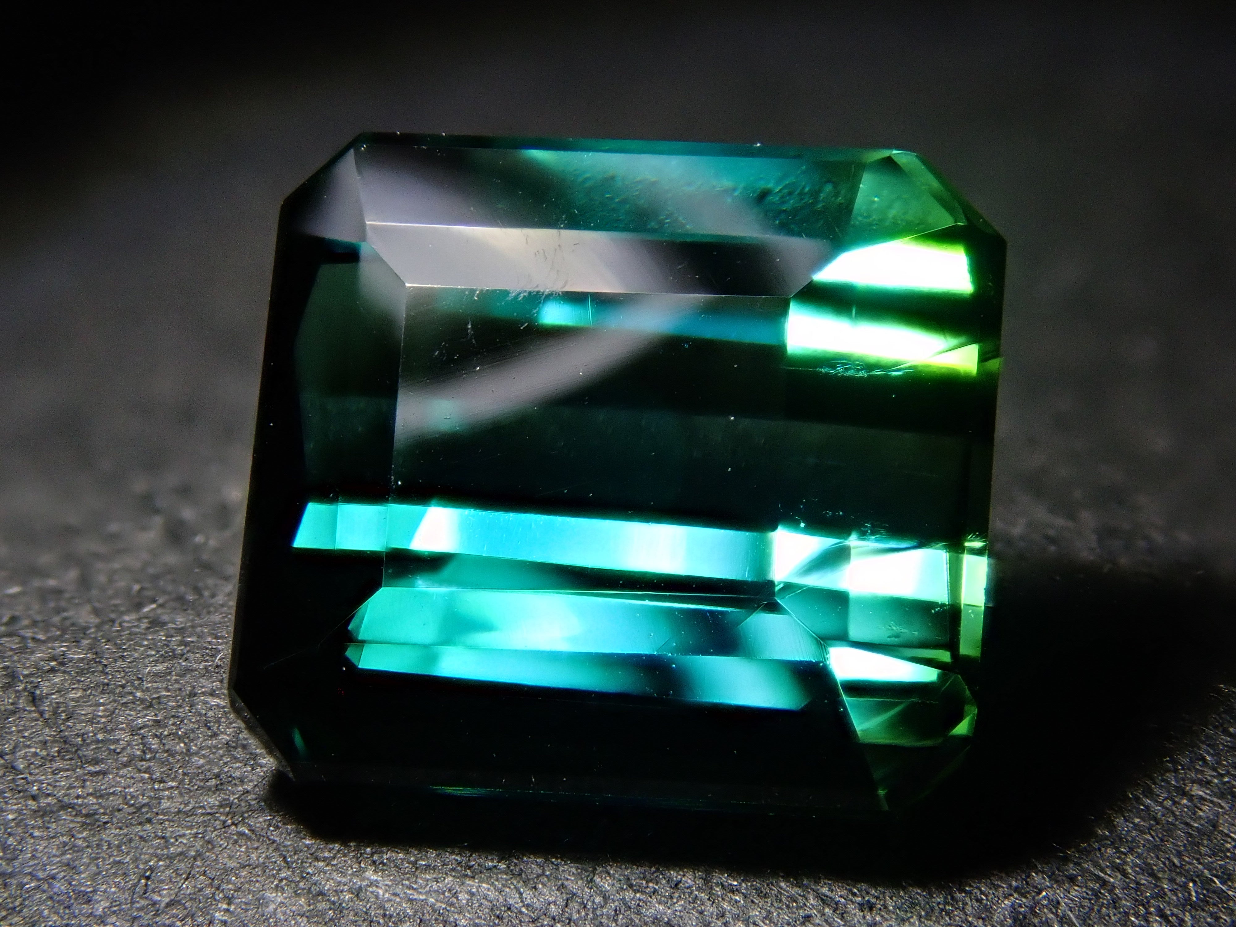 【11/7 22時販売】ブラジル産バイカラートルマリン 2.341ctルース