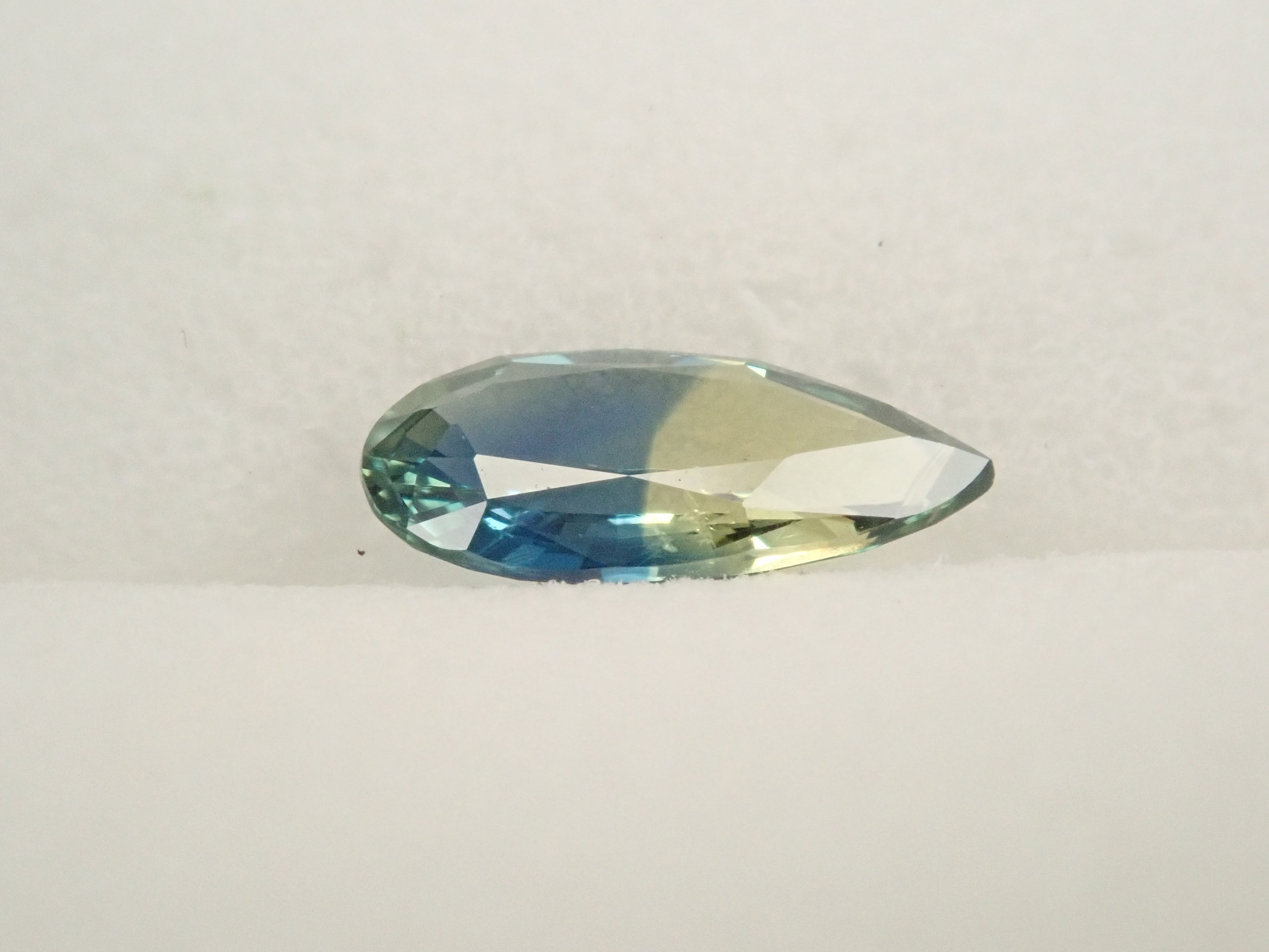 マダガスカル産バイカラーサファイア 0.633ctルース