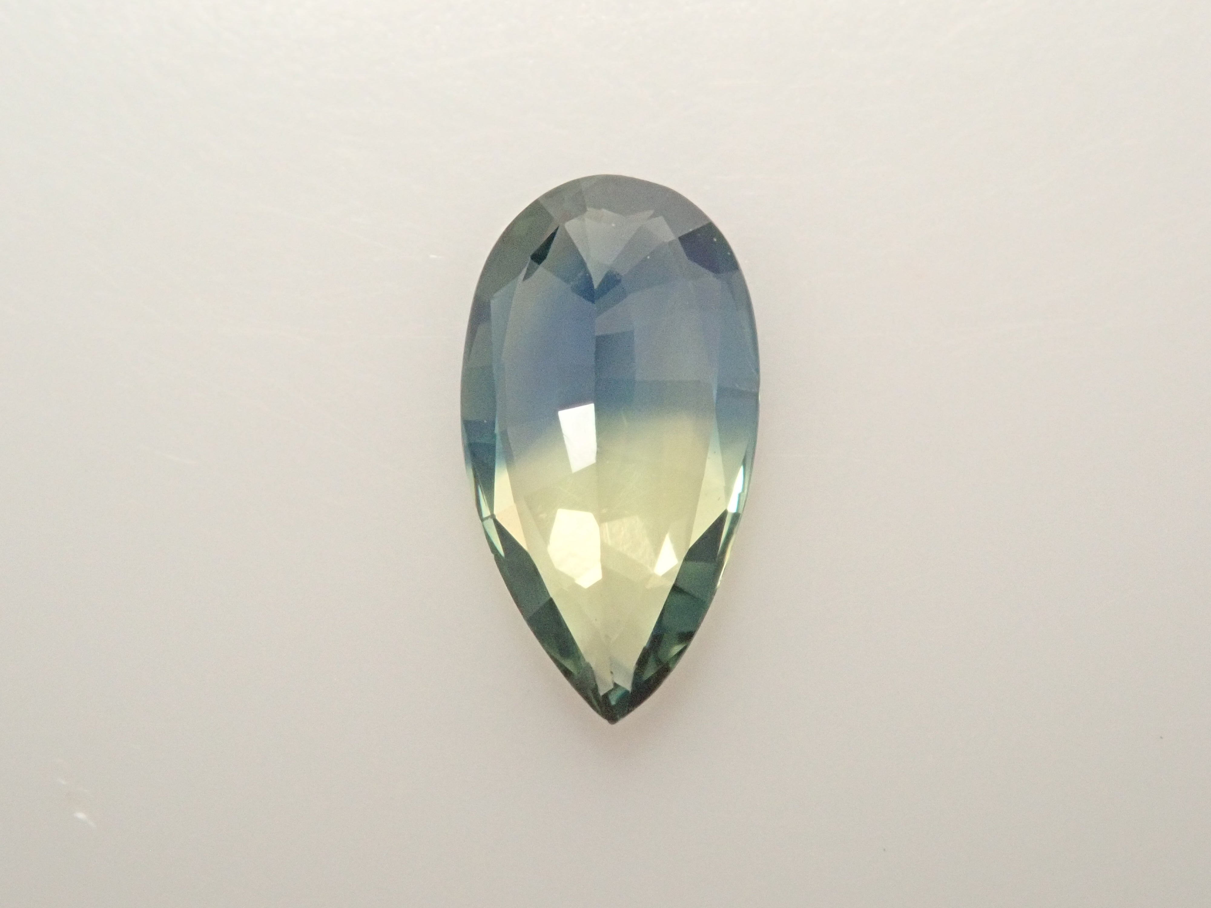 マダガスカル産バイカラーサファイア 0.633ctルース