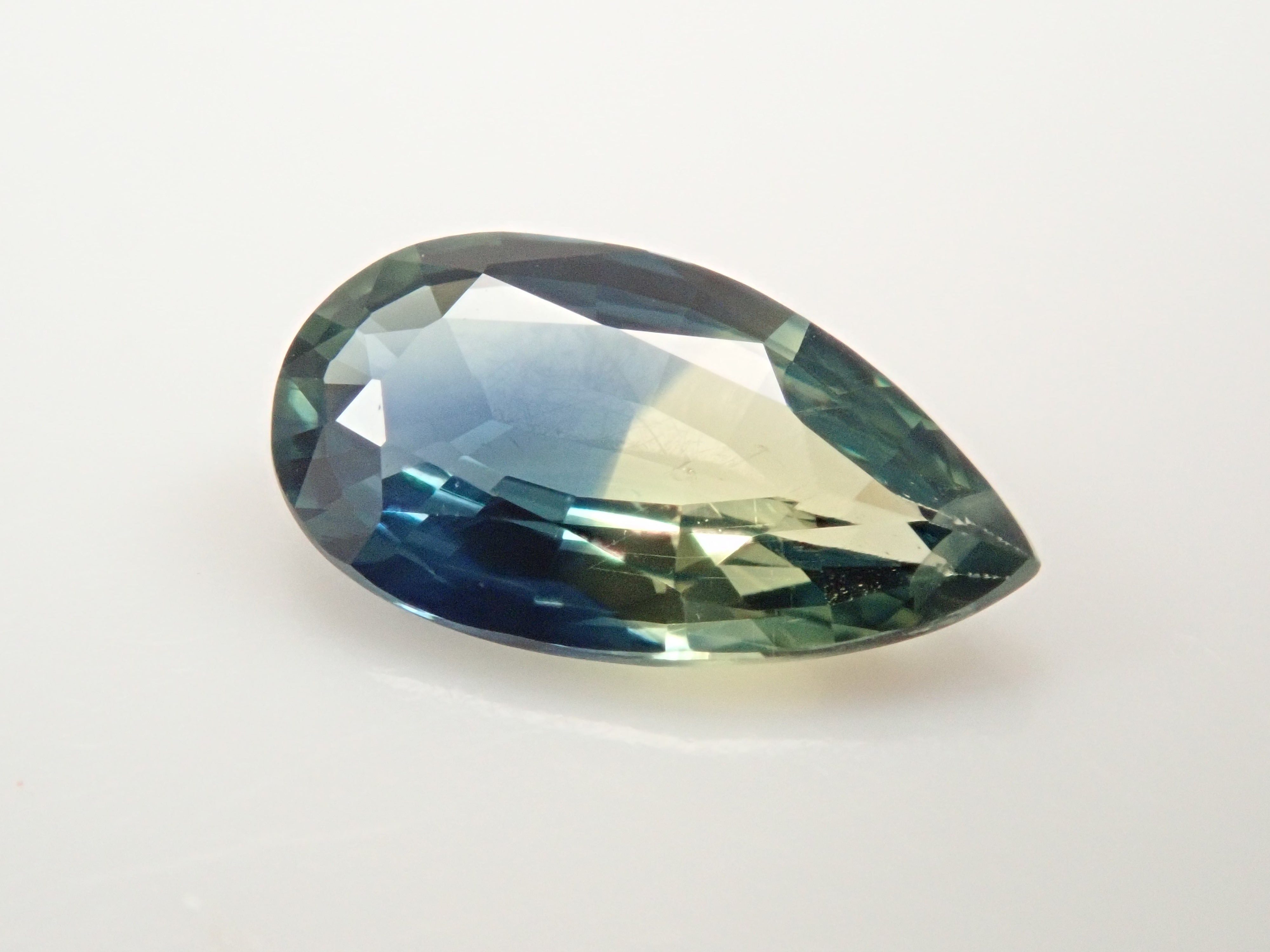 マダガスカル産バイカラーサファイア 0.633ctルース