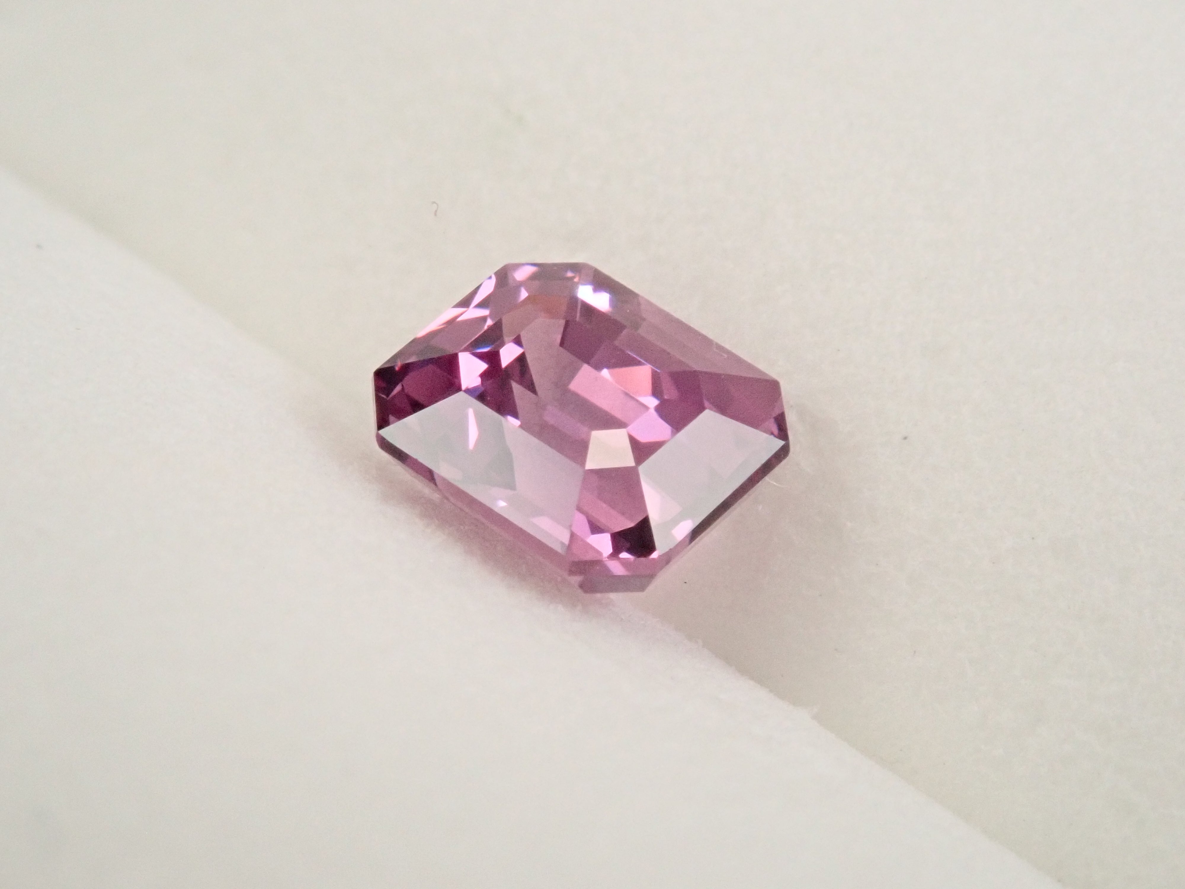 スリランカ産パープルスピネル 1.060ctルース