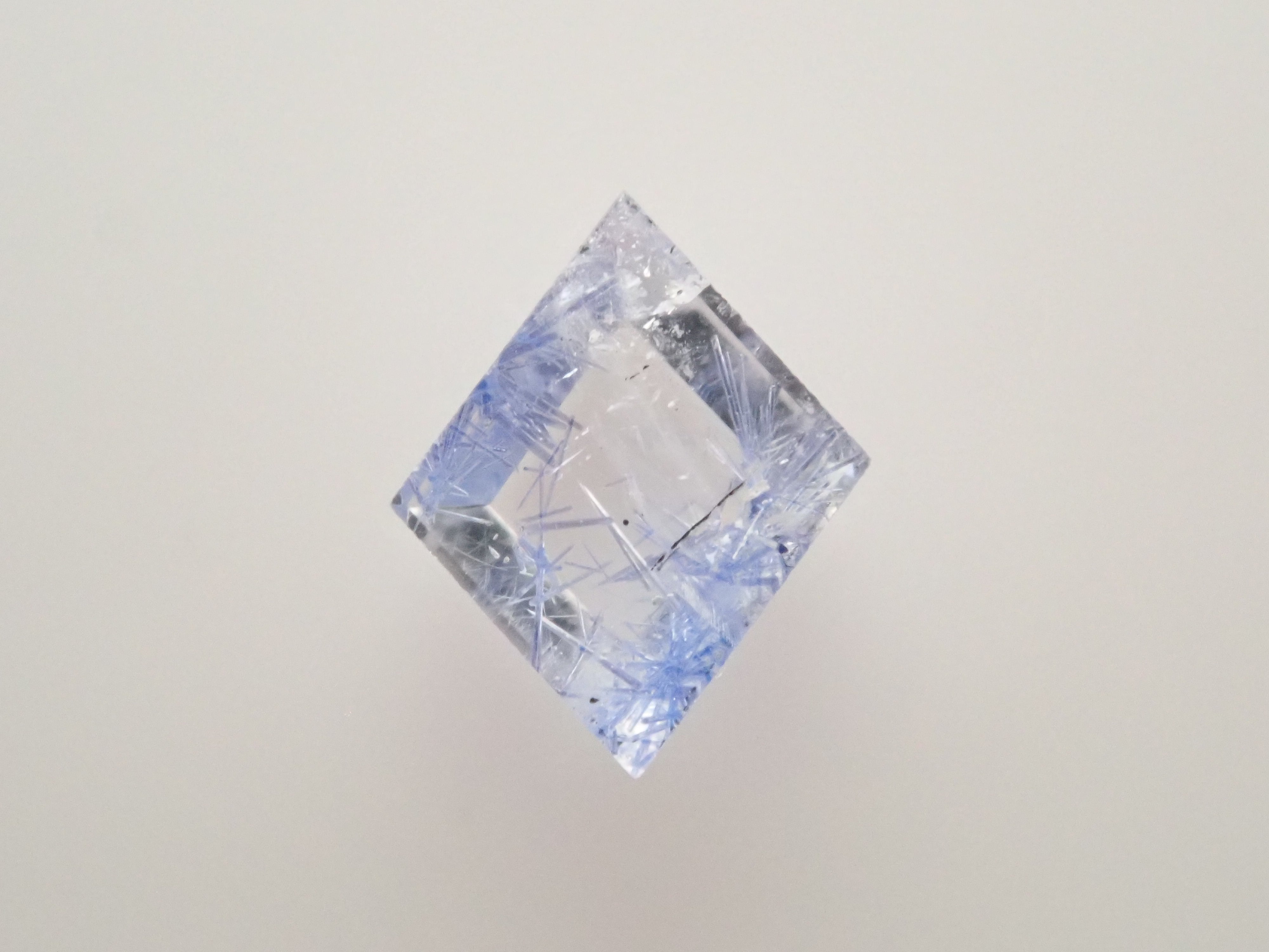 デュモルチェライトインクォーツ 0.350ctルース