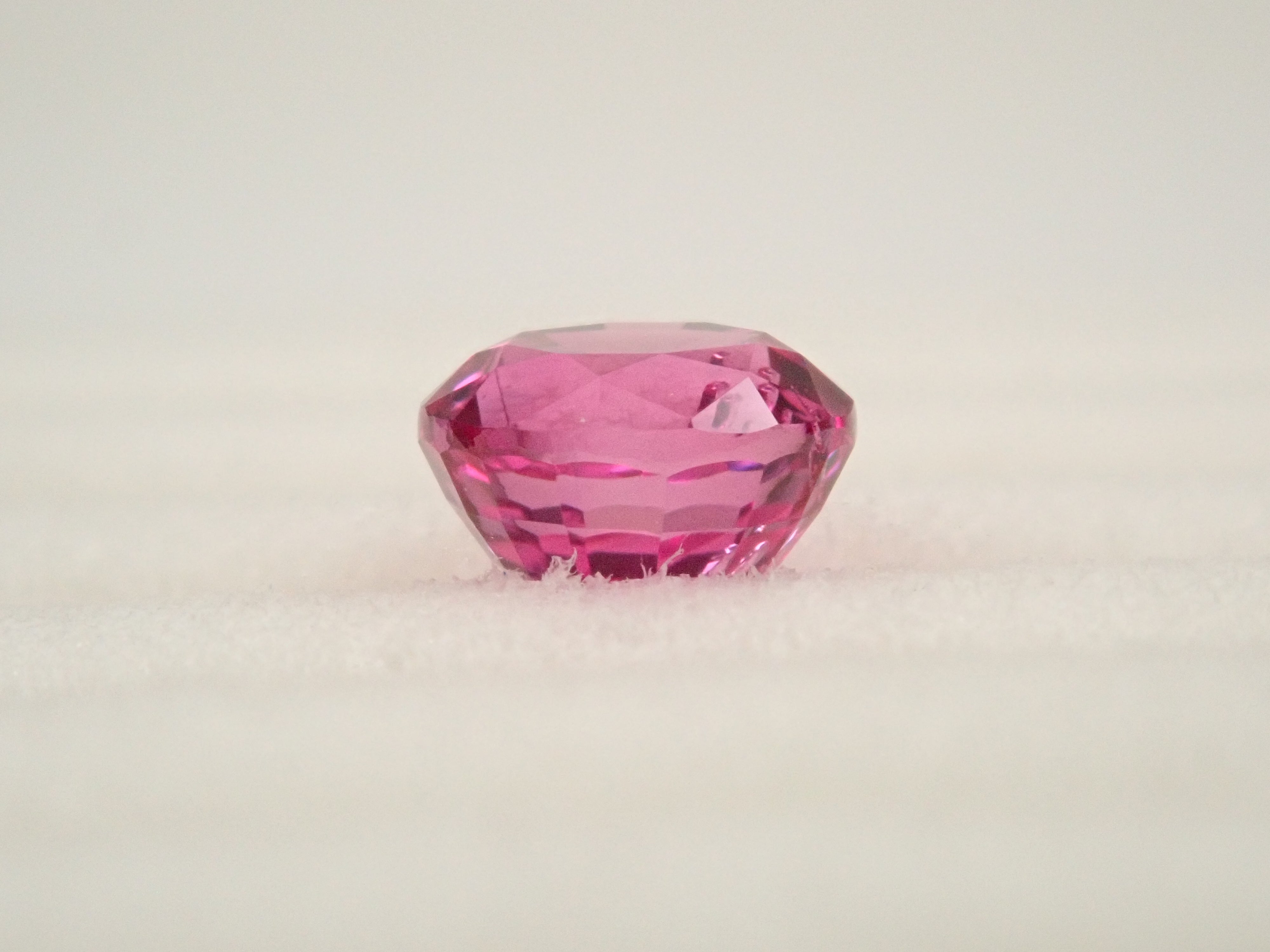 タンザニア産バイカラーサファイア 0.486ctルース