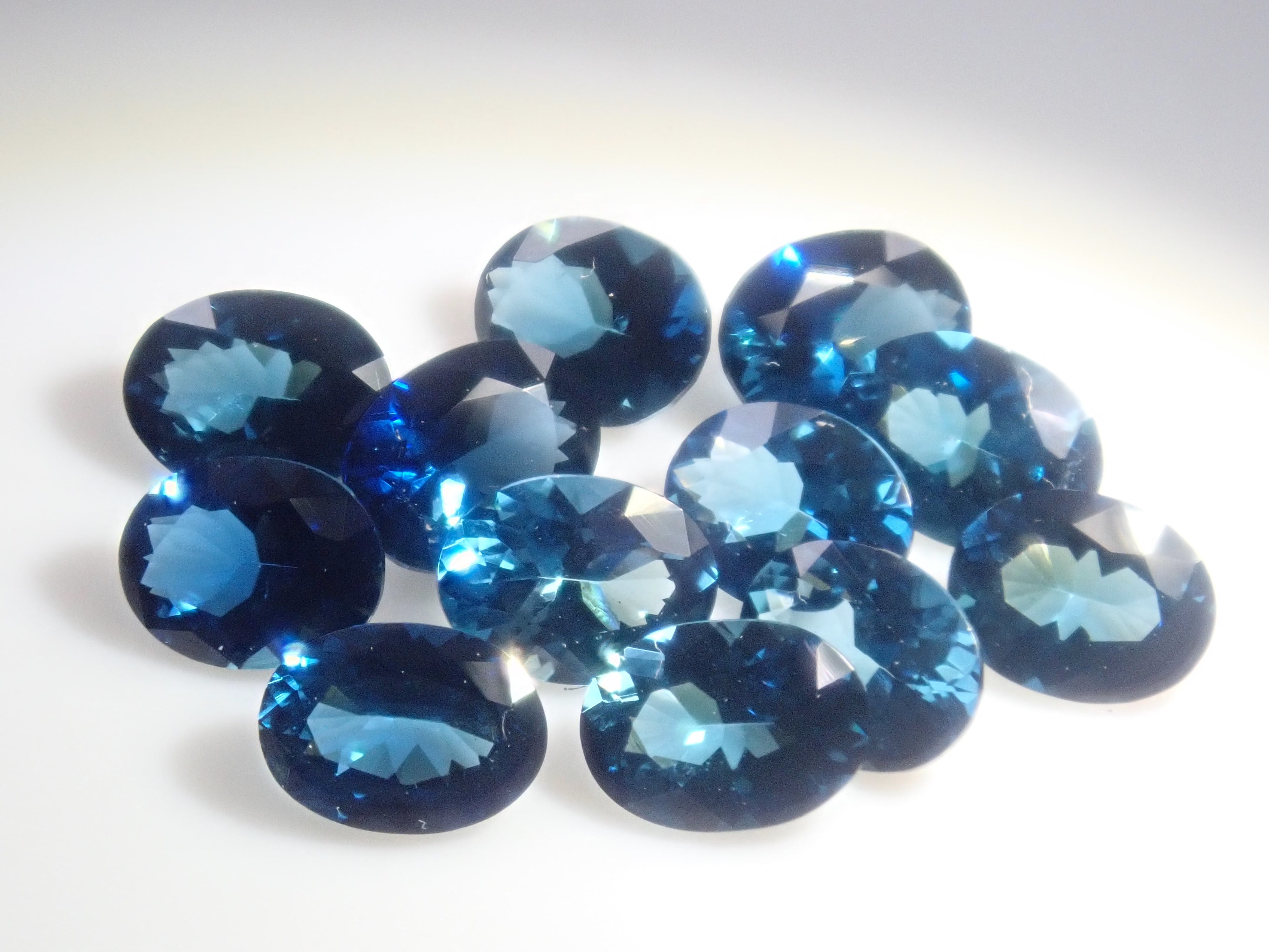 【10/ 22時販売】《限定12石》ブラジル産インディゴライトトルマリンガチャ1石ルース（4×3mm,オーバルカット）《複数購入割引有》