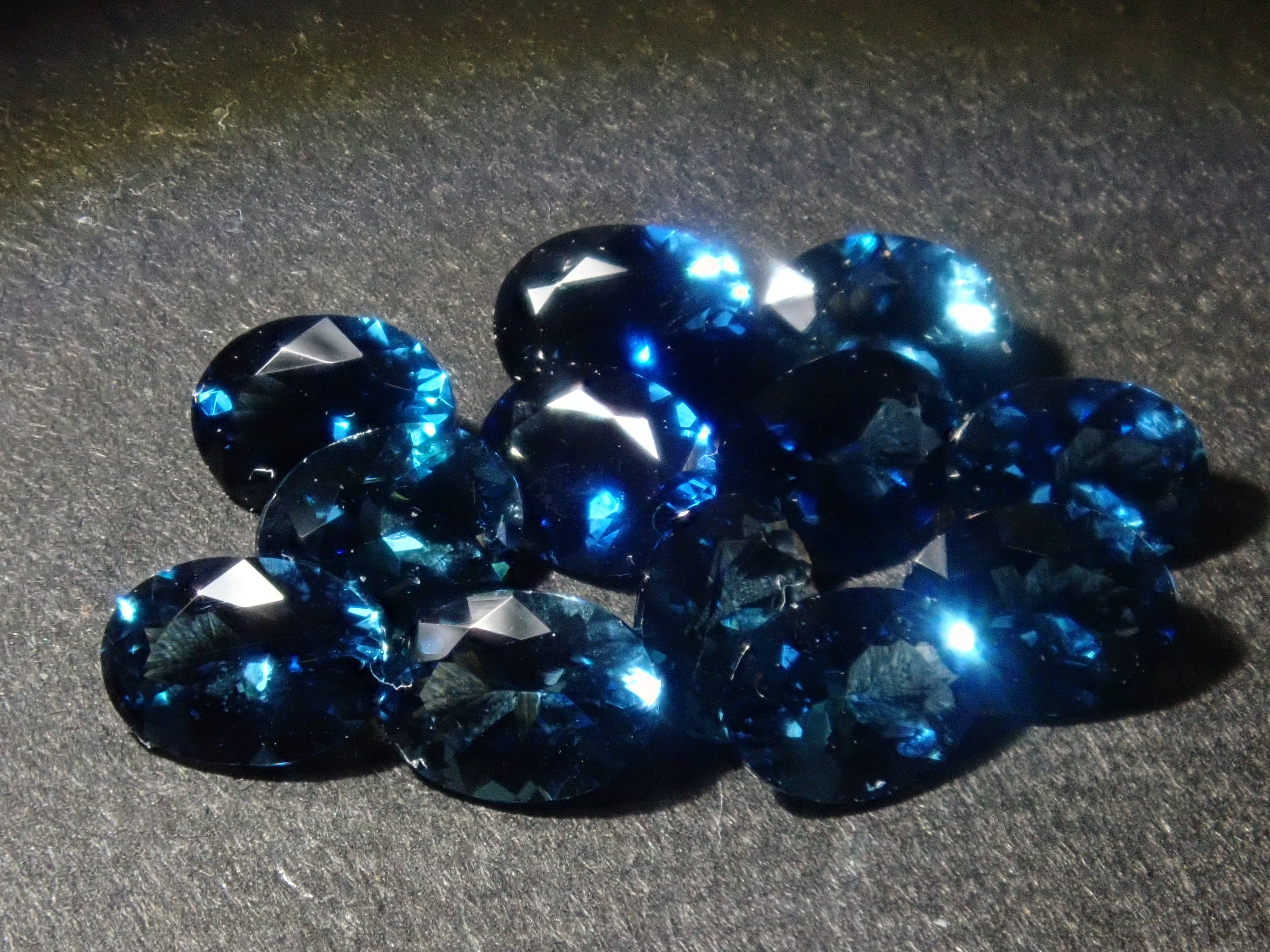 【10/ 22時販売】《限定12石》ブラジル産インディゴライトトルマリンガチャ1石ルース（4×3mm,オーバルカット）《複数購入割引有》