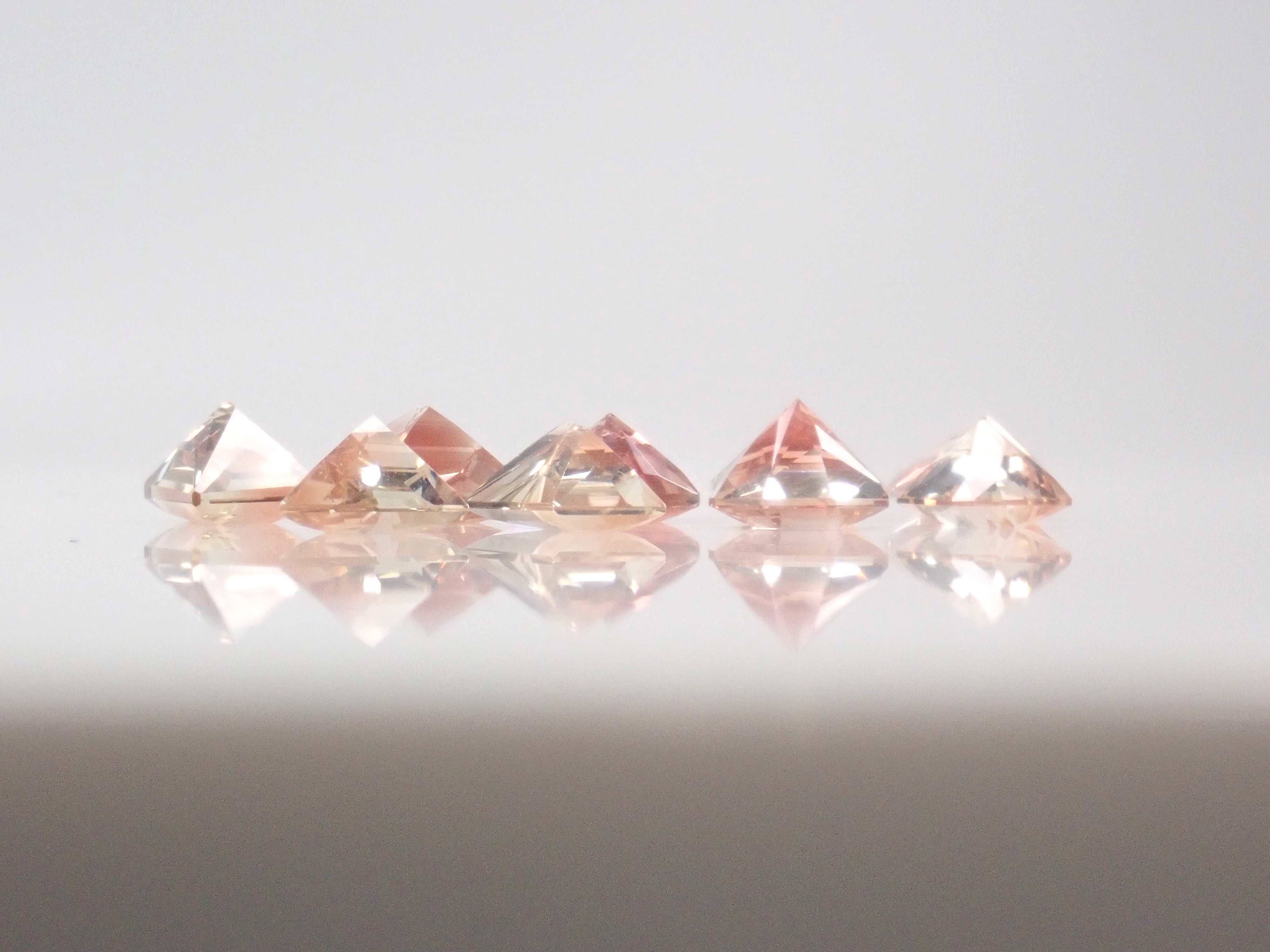 【11/1 22時販売】《限定11石》甲州貴石切子plusthreeやボルテックスカットを含むオレゴンサンストーンガチャ1石ルース（平均1.60ct）《複数購入割引有》