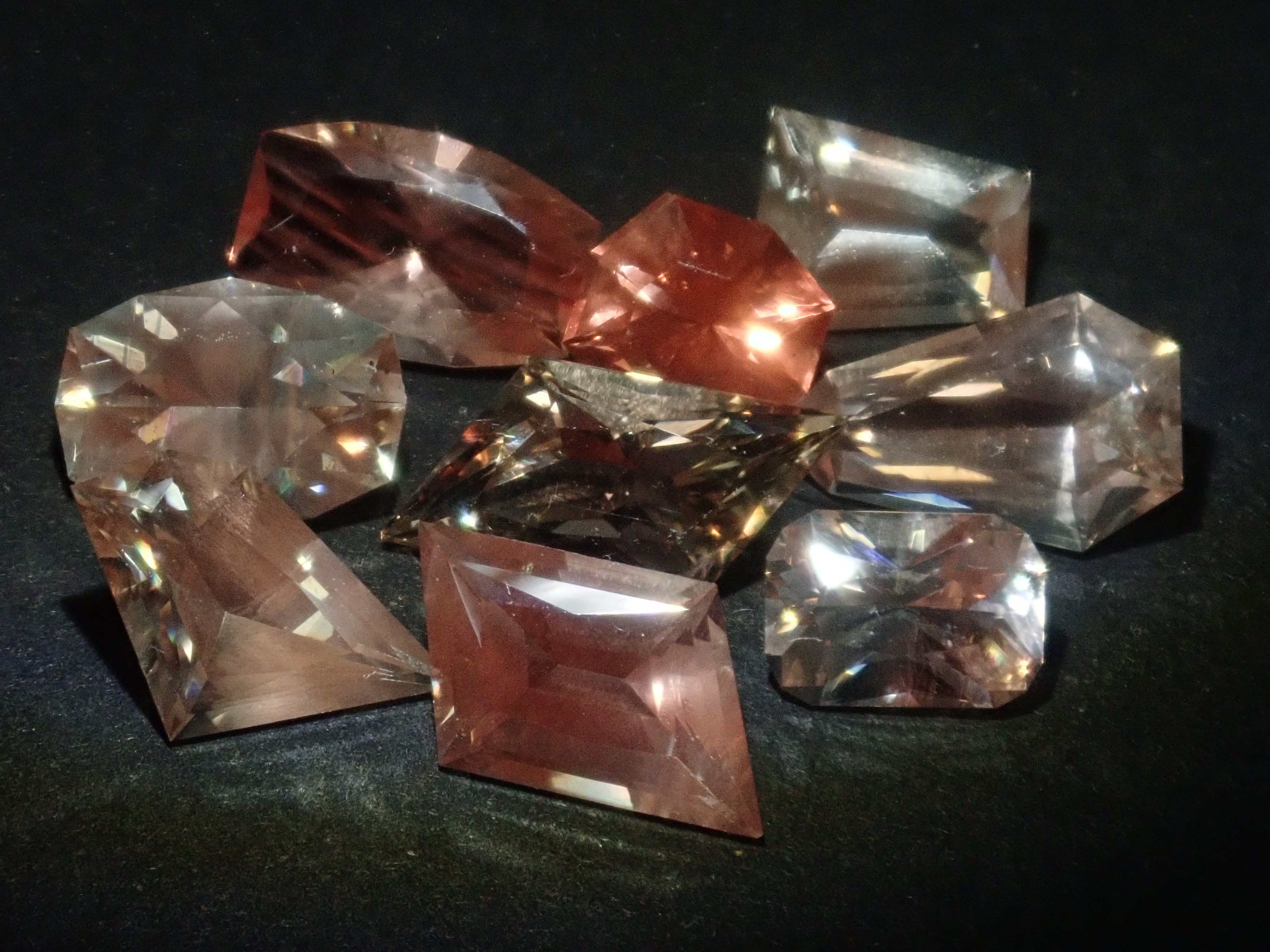 【11/1 22時販売】《限定11石》甲州貴石切子plusthreeやボルテックスカットを含むオレゴンサンストーンガチャ1石ルース（平均1.60ct）《複数購入割引有》