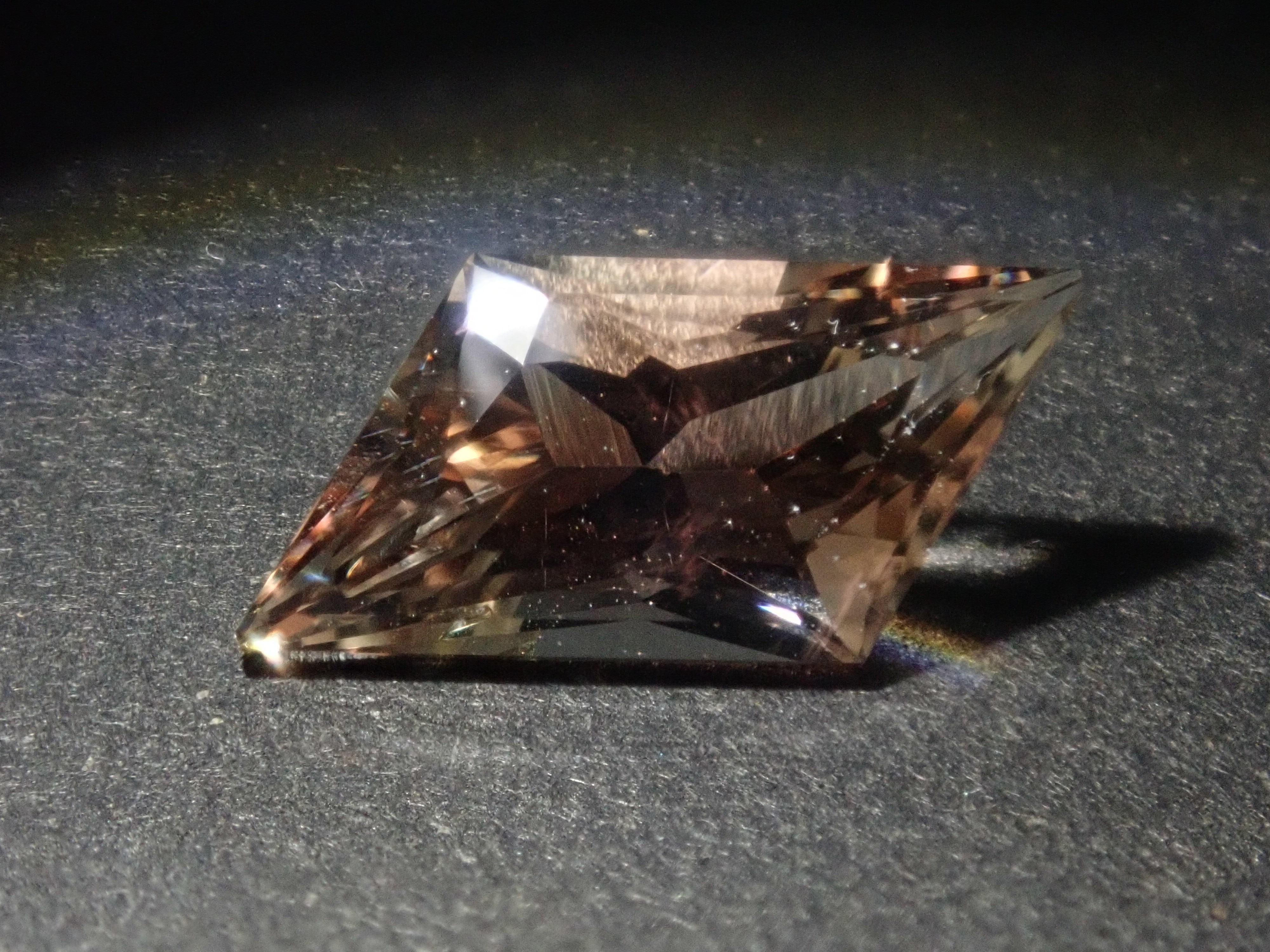 【11/1 22時販売】《限定11石》甲州貴石切子plusthreeやボルテックスカットを含むオレゴンサンストーンガチャ1石ルース（平均1.60ct）《複数購入割引有》