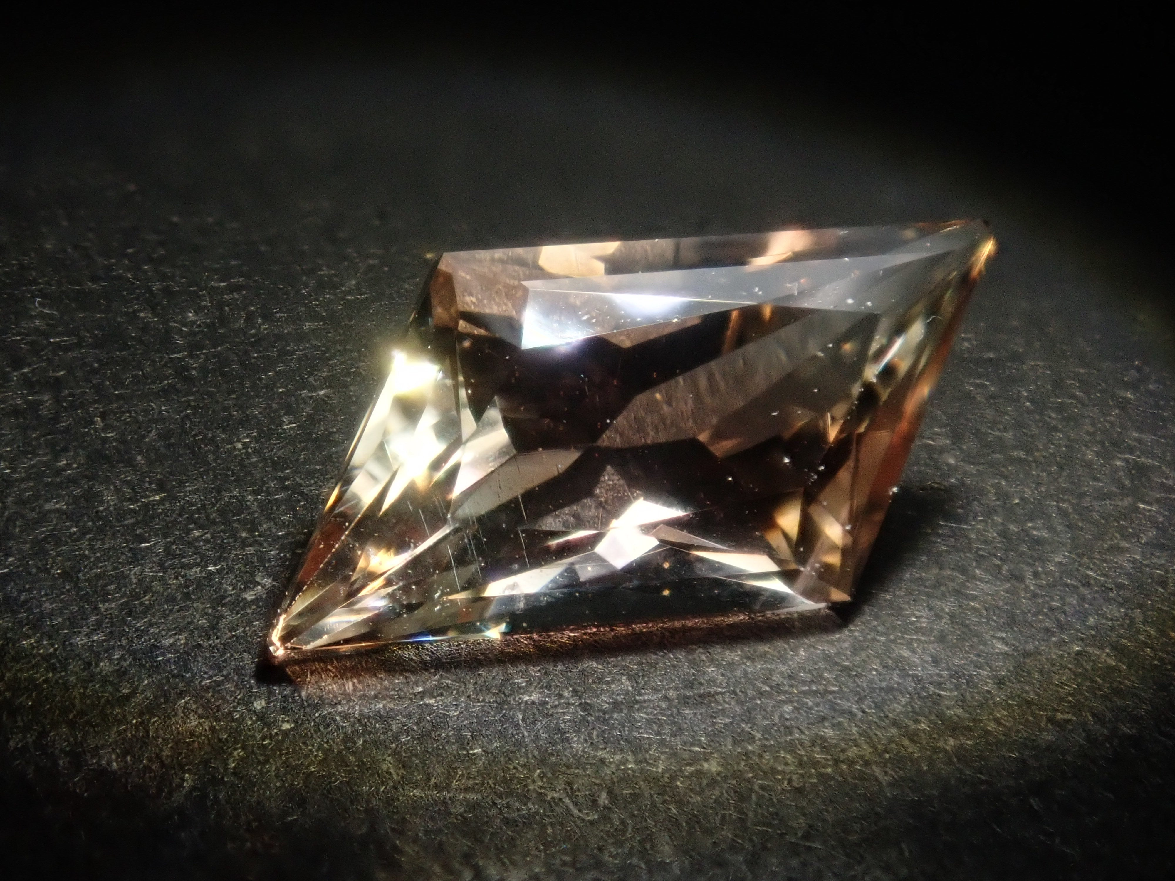 【11/1 22時販売】《限定11石》甲州貴石切子plusthreeやボルテックスカットを含むオレゴンサンストーンガチャ1石ルース（平均1.60ct）《複数購入割引有》