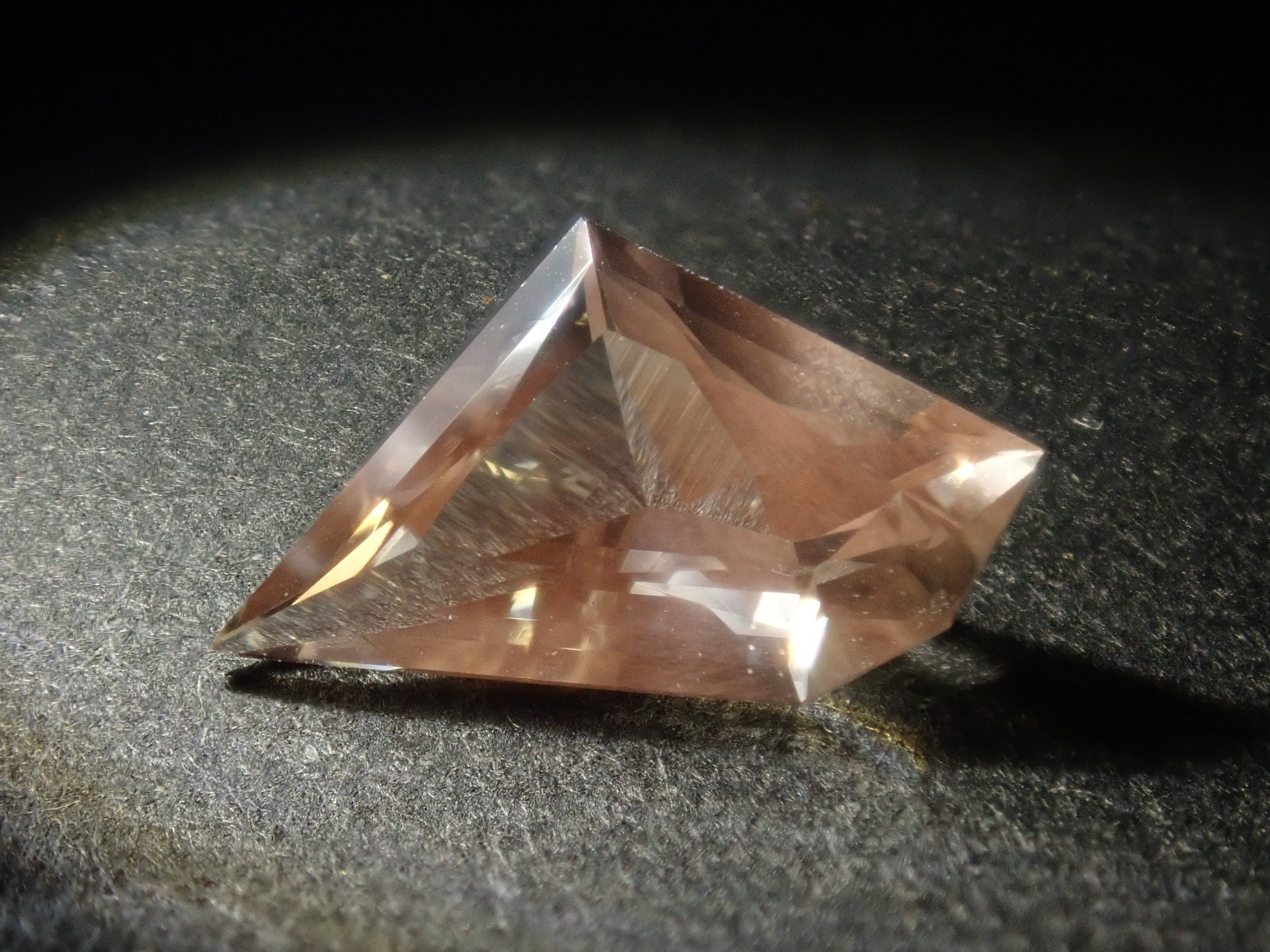 【11/1 22時販売】《限定11石》甲州貴石切子plusthreeやボルテックスカットを含むオレゴンサンストーンガチャ1石ルース（平均1.60ct）《複数購入割引有》