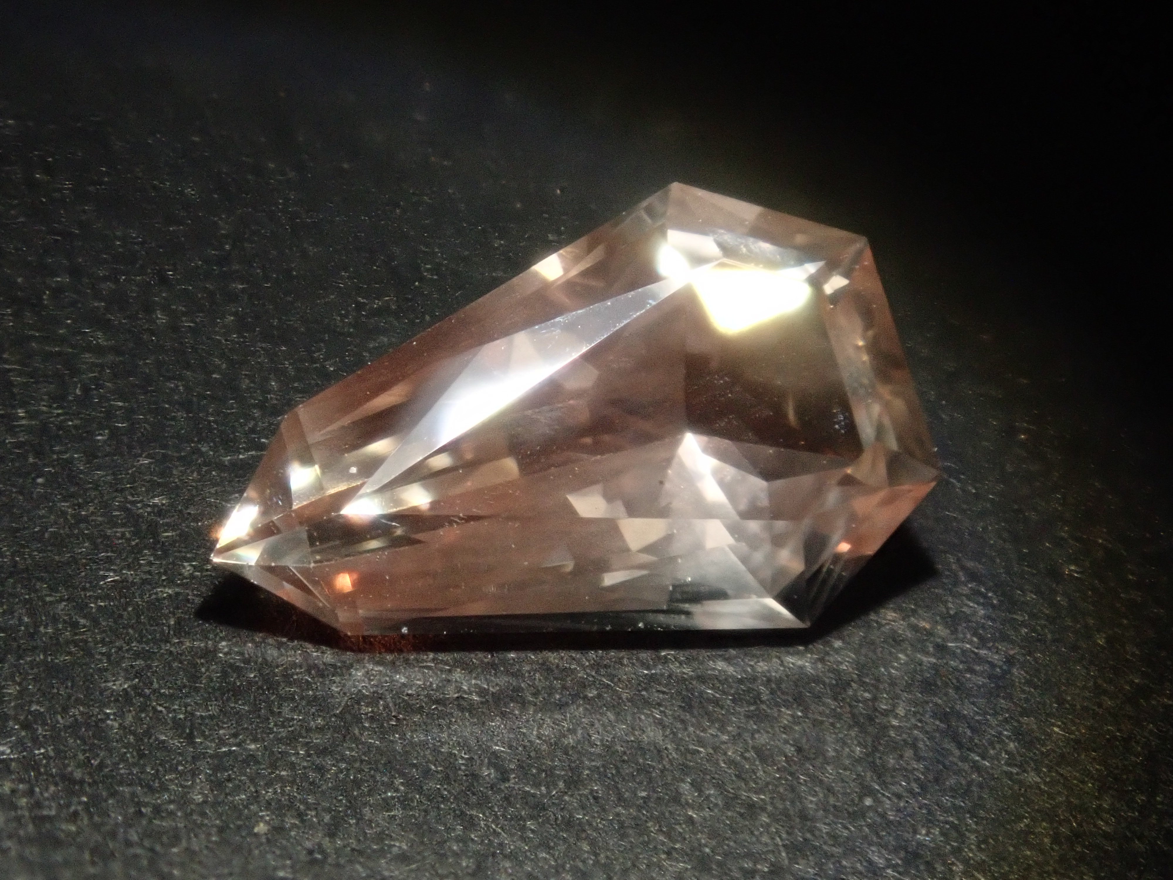 【11/1 22時販売】《限定11石》甲州貴石切子plusthreeやボルテックスカットを含むオレゴンサンストーンガチャ1石ルース（平均1.60ct）《複数購入割引有》