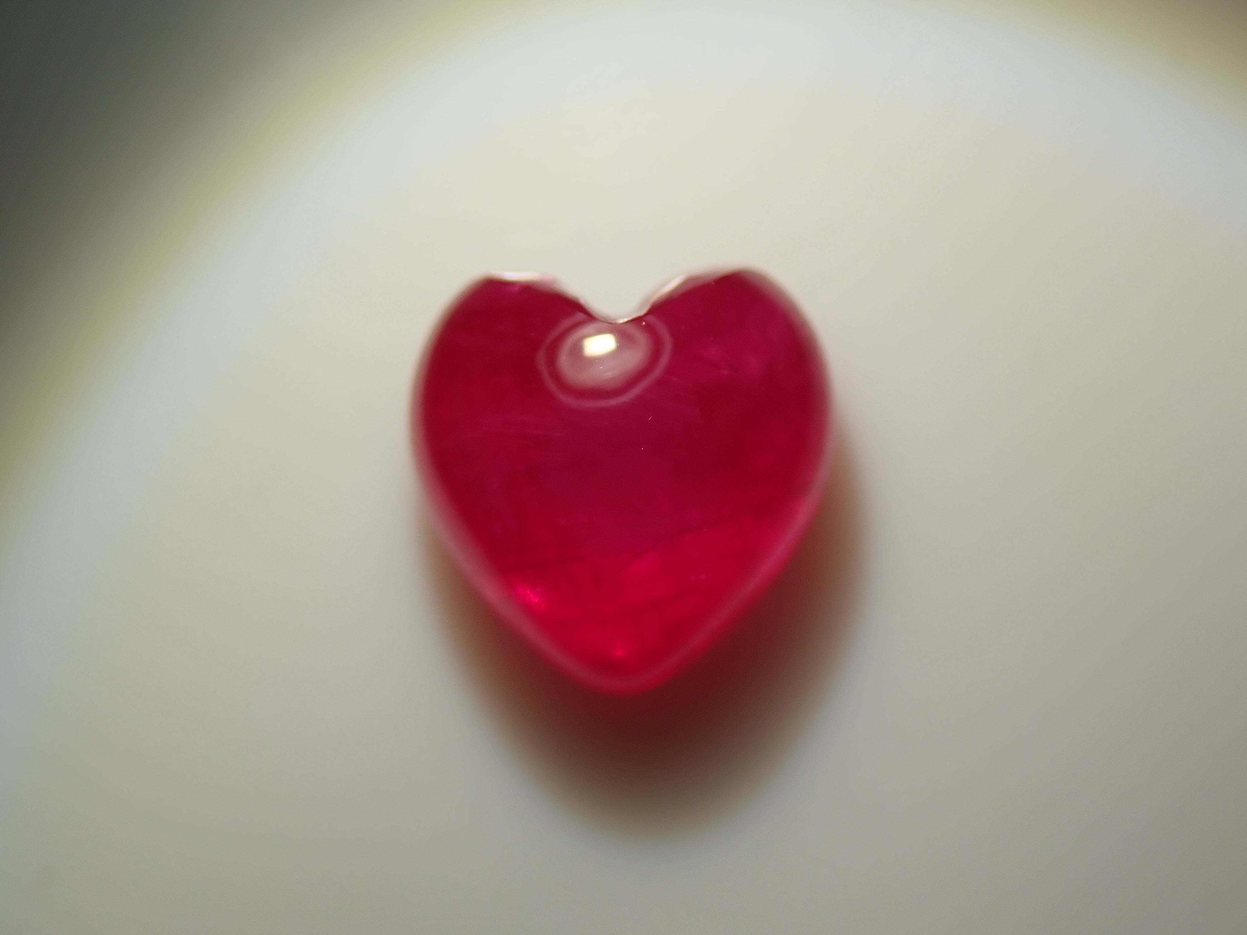 【11月23日晚間10點開售】格陵蘭紅寶石裸石，0.737克拉，附證書