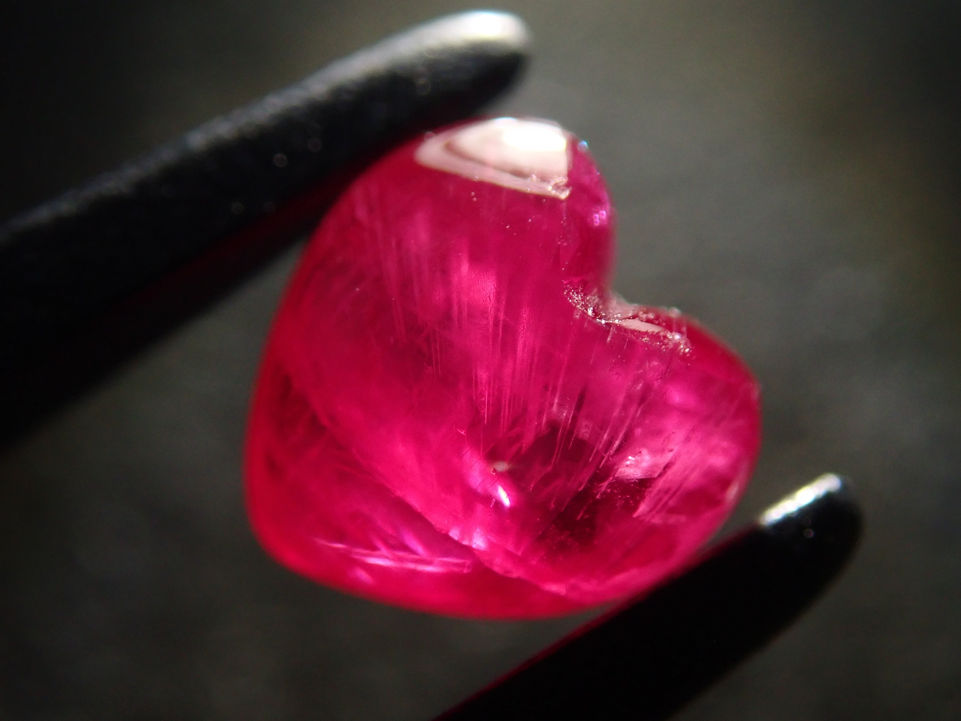 【11月23日晚間10點開售】格陵蘭紅寶石裸石，0.737克拉，附證書