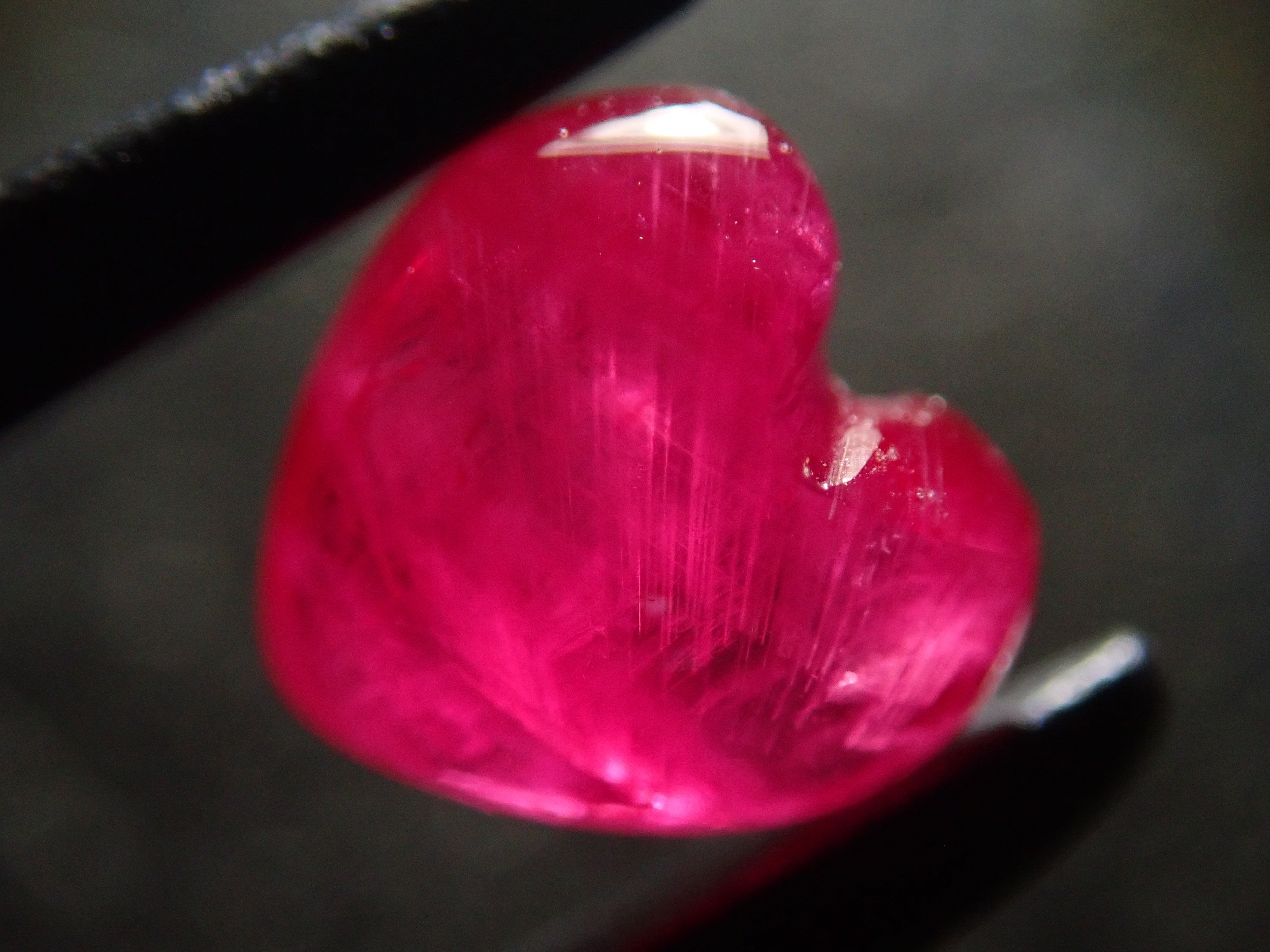 【11月23日晚間10點開售】格陵蘭紅寶石裸石，0.737克拉，附證書