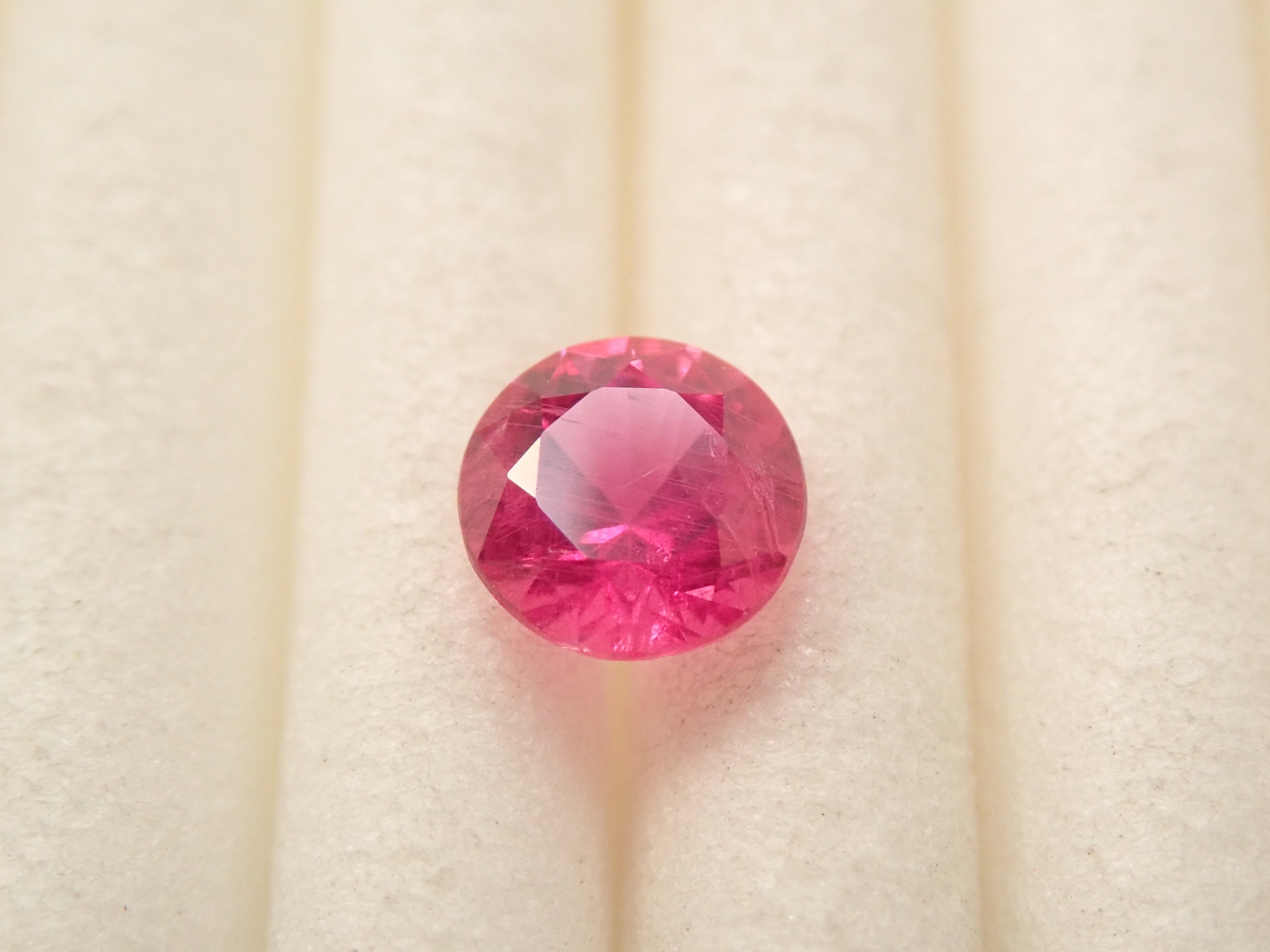 【11月23日晚間10點開售】格陵蘭紅寶石裸石，0.360克拉，附證書