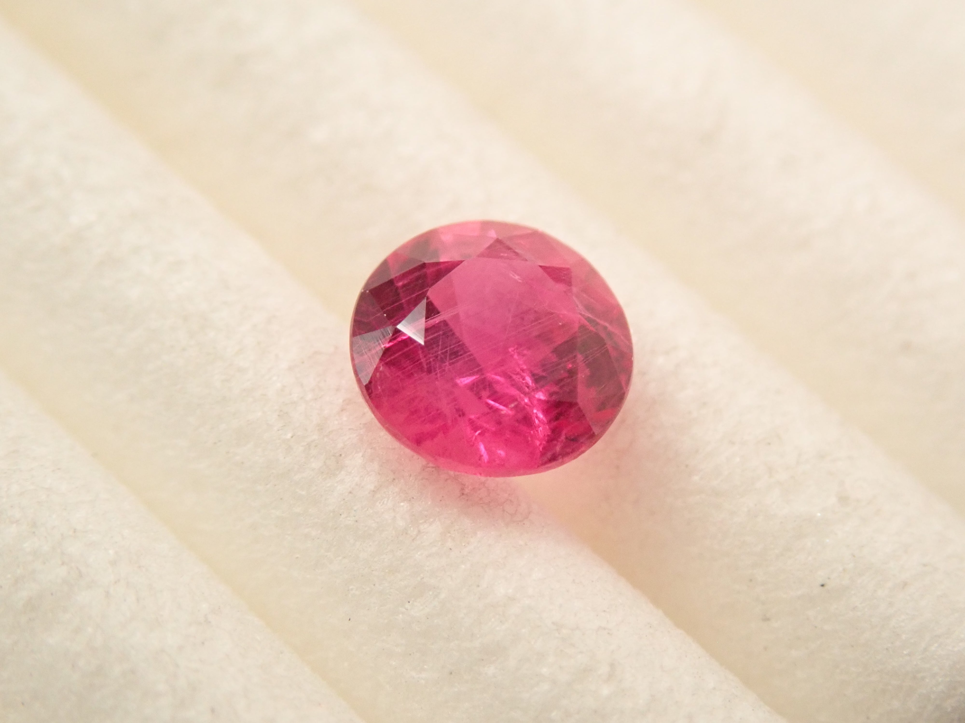 【11月23日晚間10點開售】格陵蘭紅寶石裸石，0.360克拉，附證書