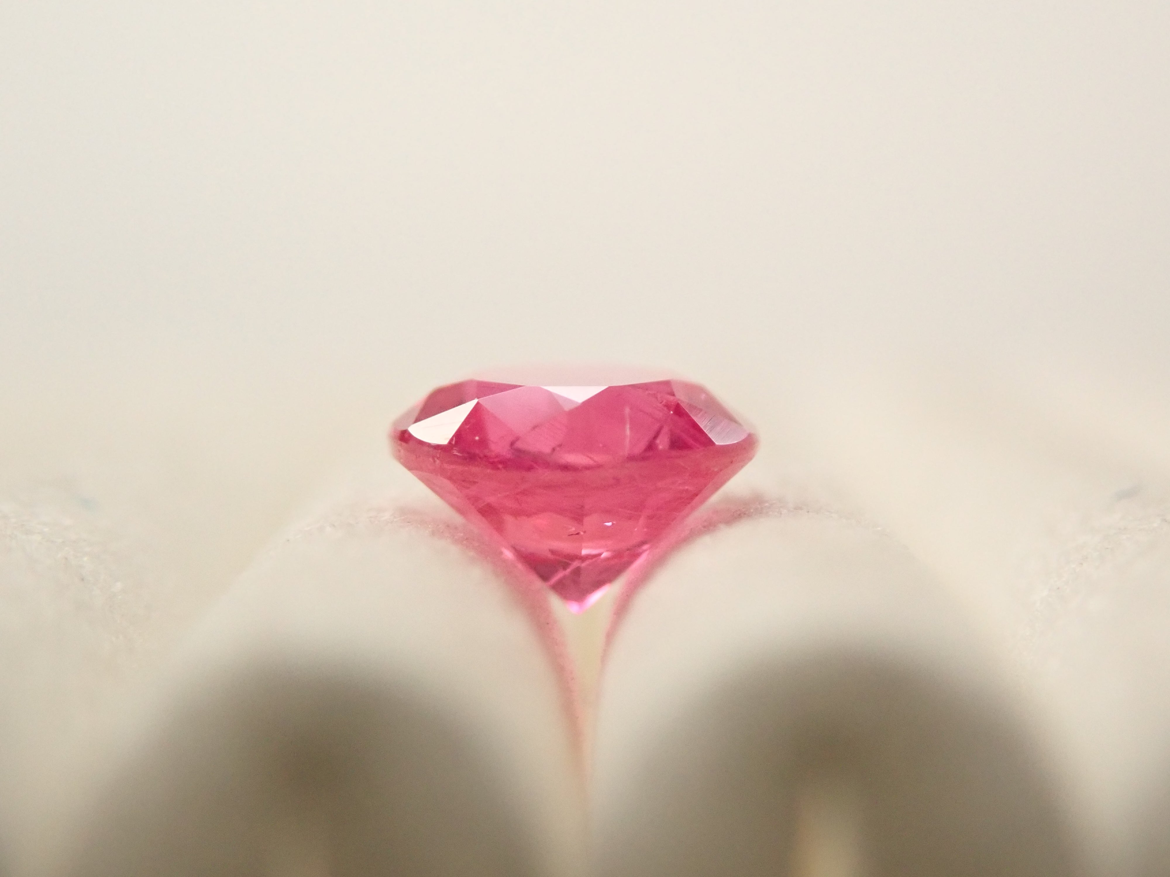 【11月23日晚間10點開售】格陵蘭紅寶石裸石，0.360克拉，附證書