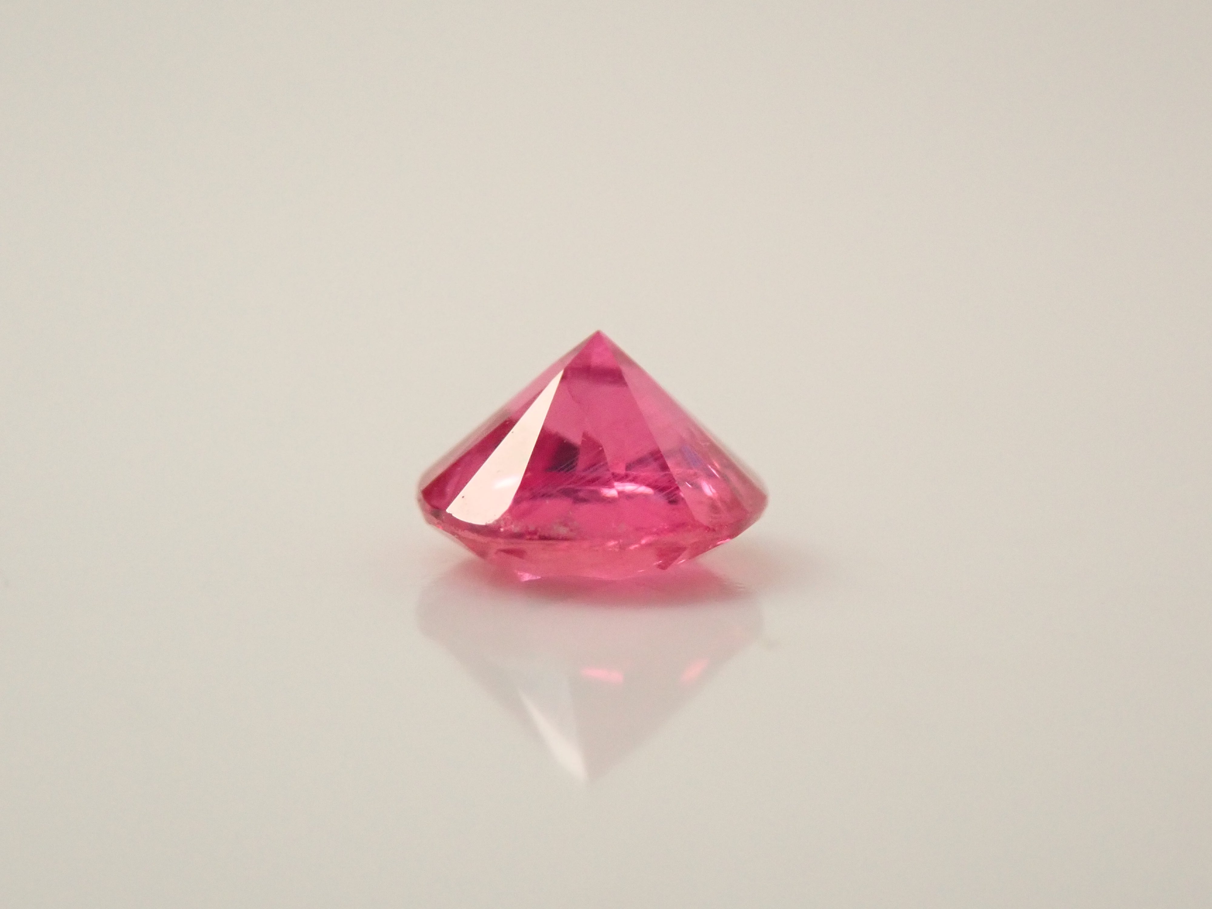 【11月23日晚間10點開售】格陵蘭紅寶石裸石，0.360克拉，附證書