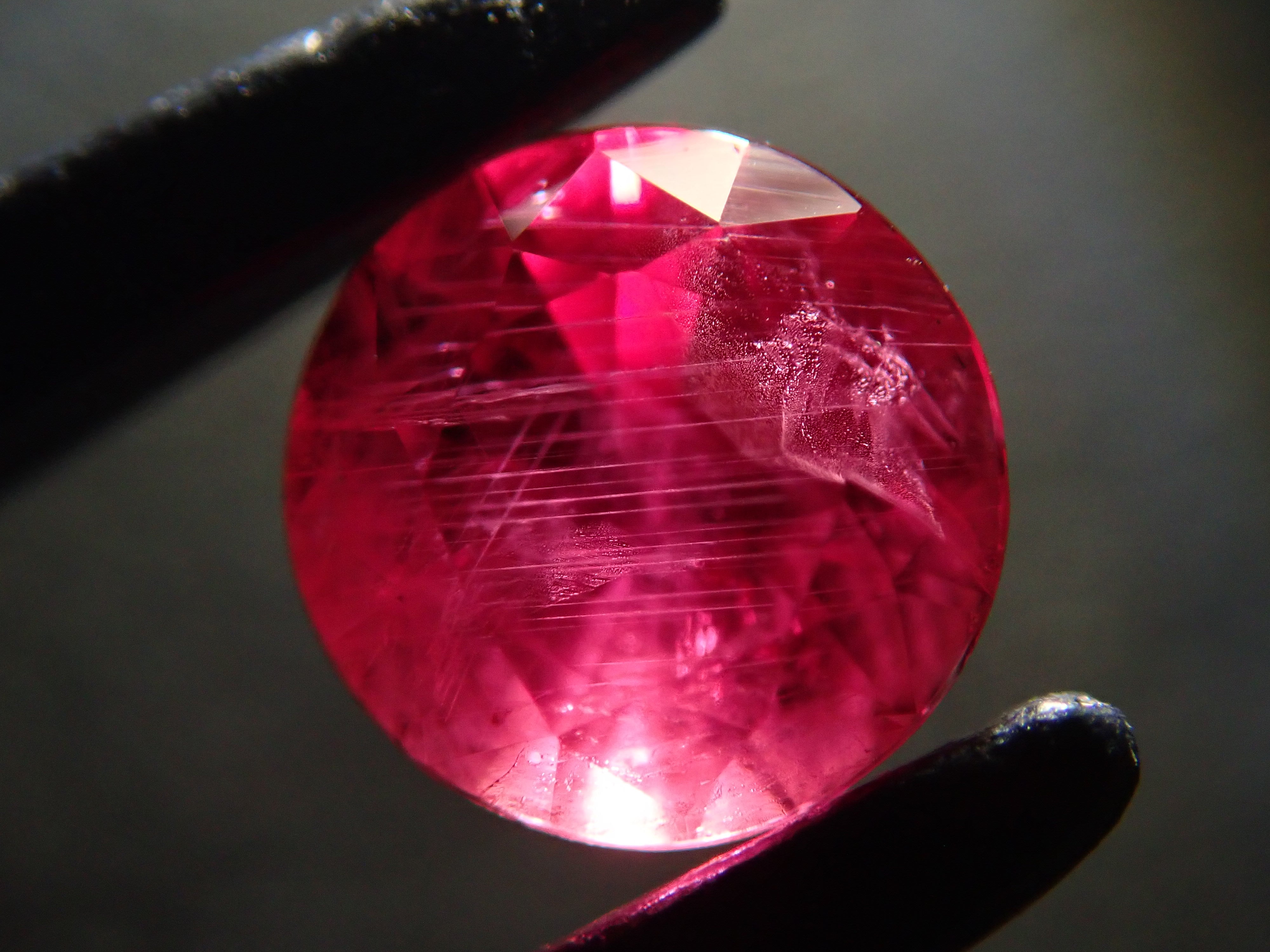 【11月23日晚間10點開售】格陵蘭紅寶石裸石，0.360克拉，附證書