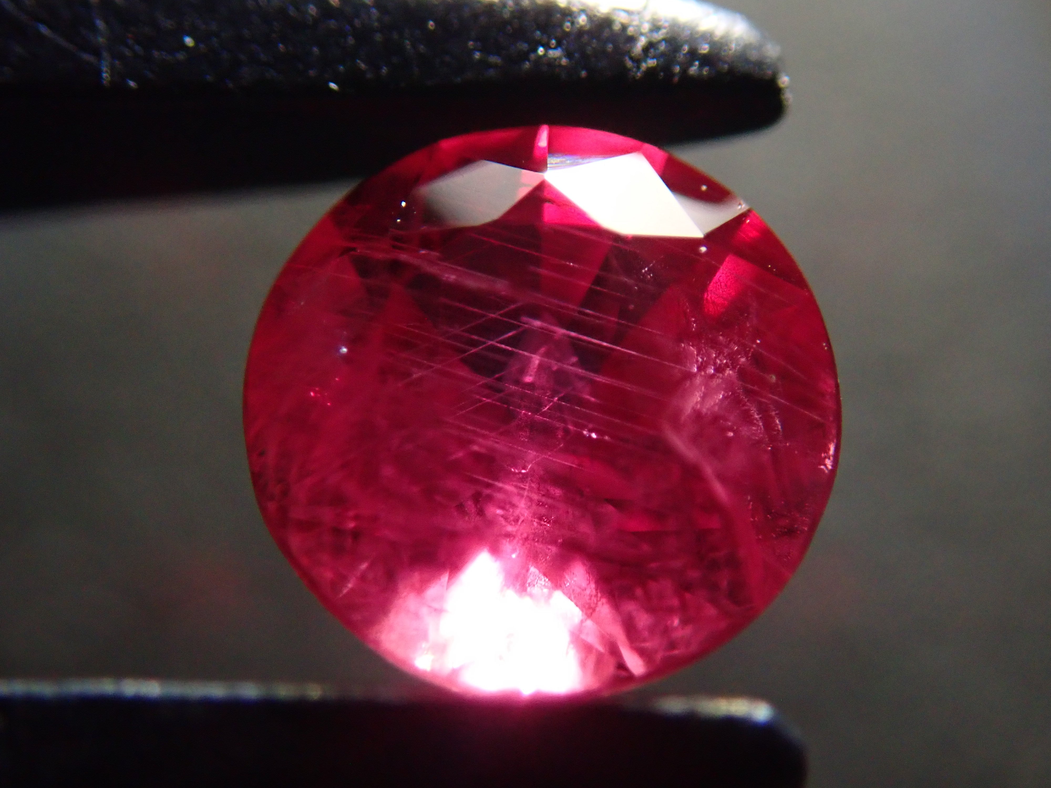 【11月23日晚間10點開售】格陵蘭紅寶石裸石，0.360克拉，附證書
