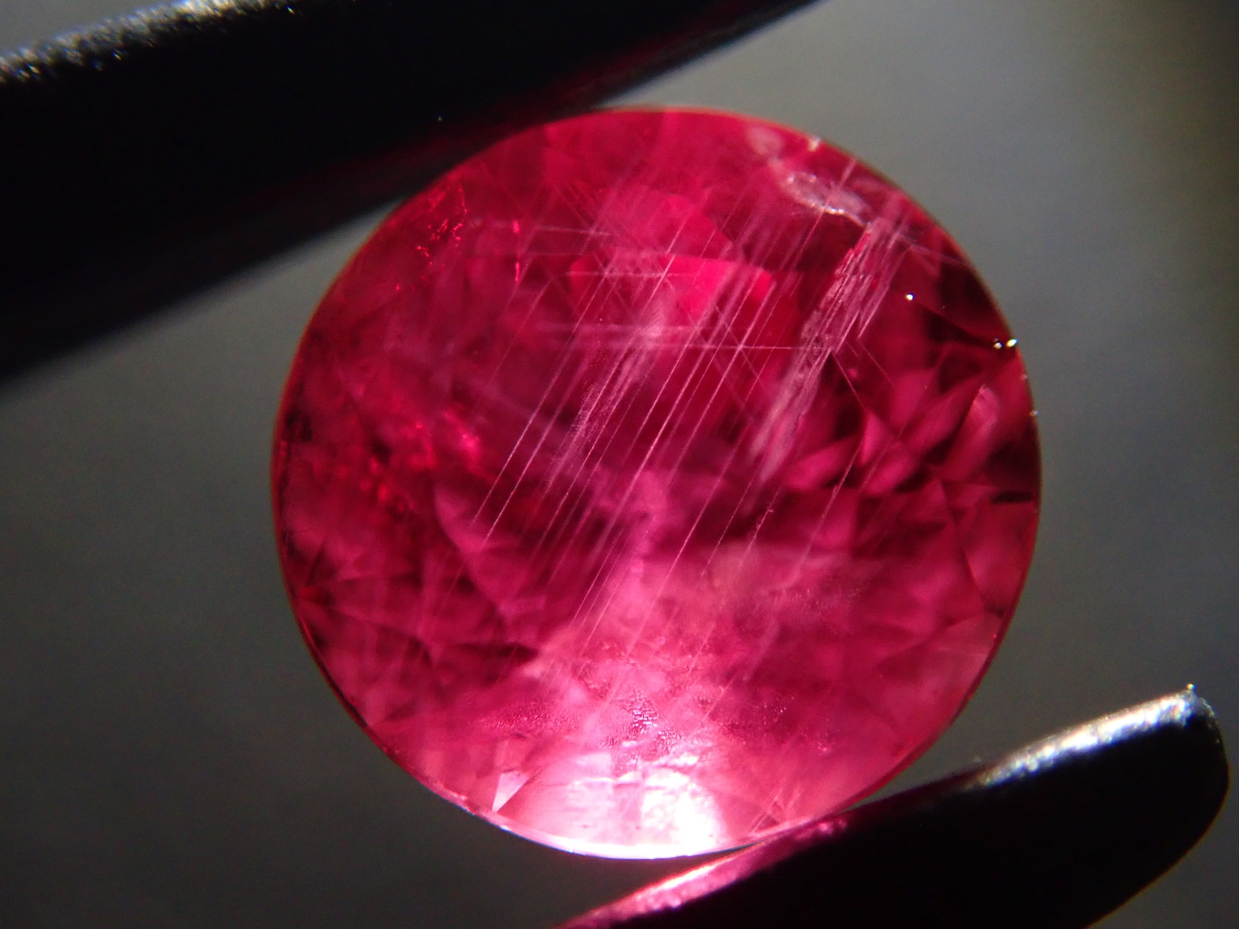 【11月23日晚間10點開售】格陵蘭紅寶石裸石，0.360克拉，附證書