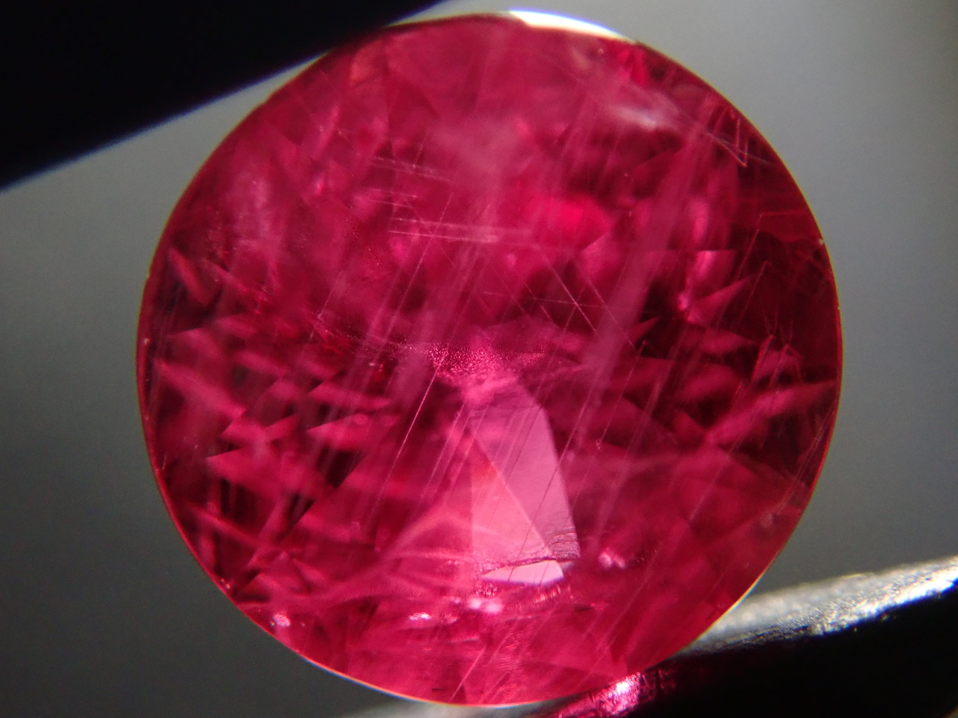 【11月23日晚間10點開售】格陵蘭紅寶石裸石，0.360克拉，附證書