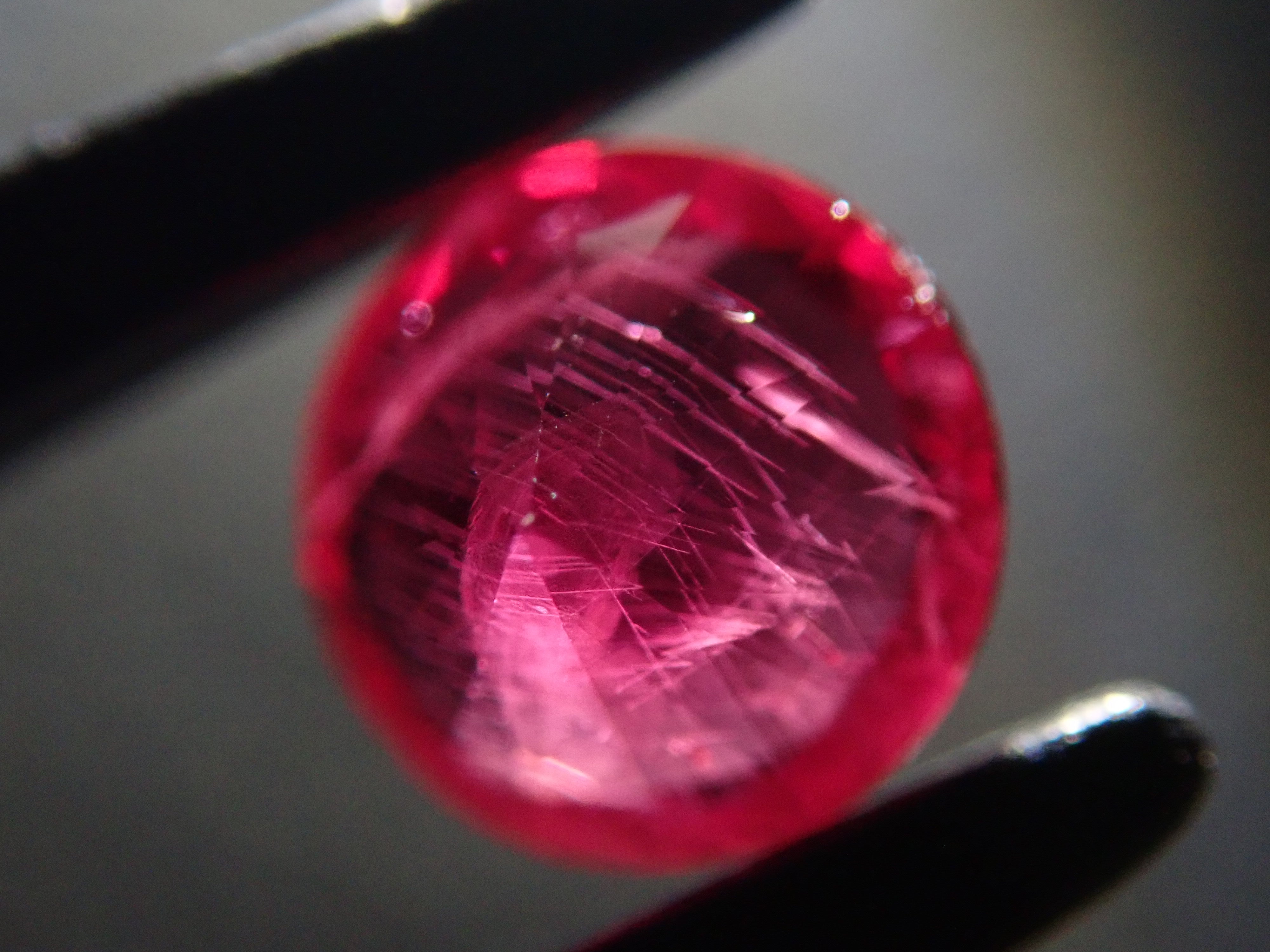 【11月23日晚間10點開售】格陵蘭紅寶石裸石，0.360克拉，附證書