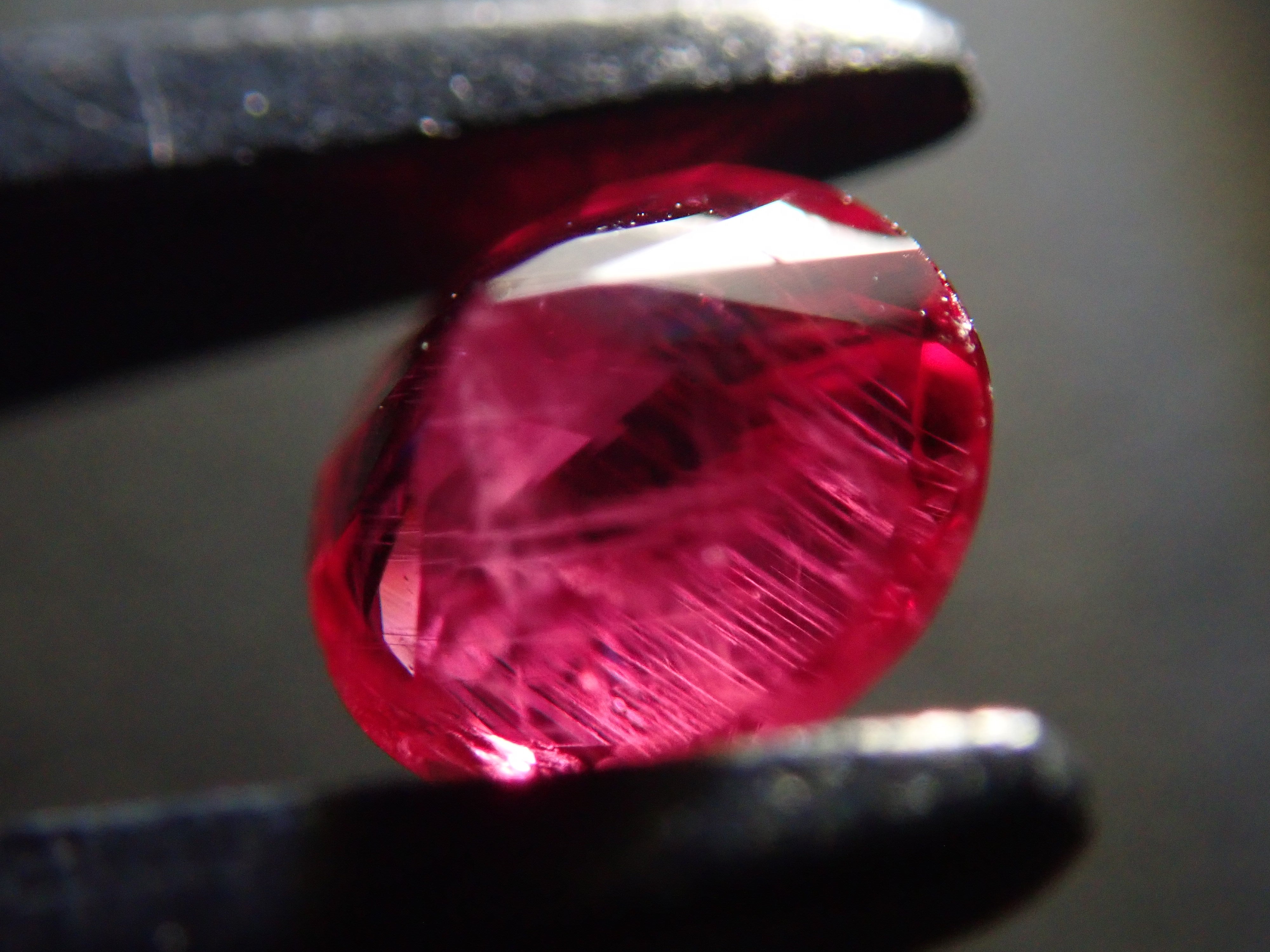 【11月23日晚間10點開售】格陵蘭紅寶石裸石，0.360克拉，附證書