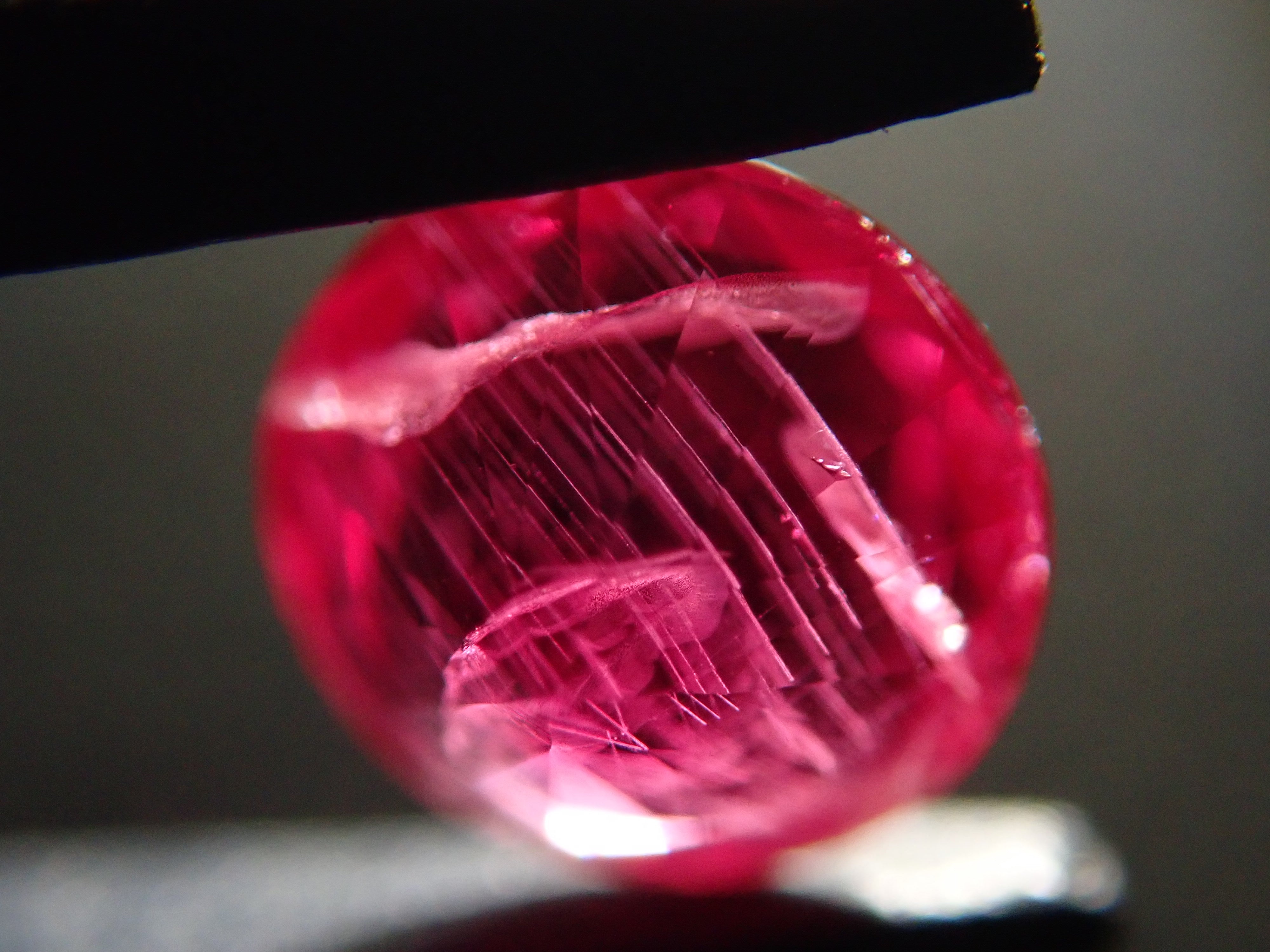 【11月23日晚間10點開售】格陵蘭紅寶石裸石，0.360克拉，附證書