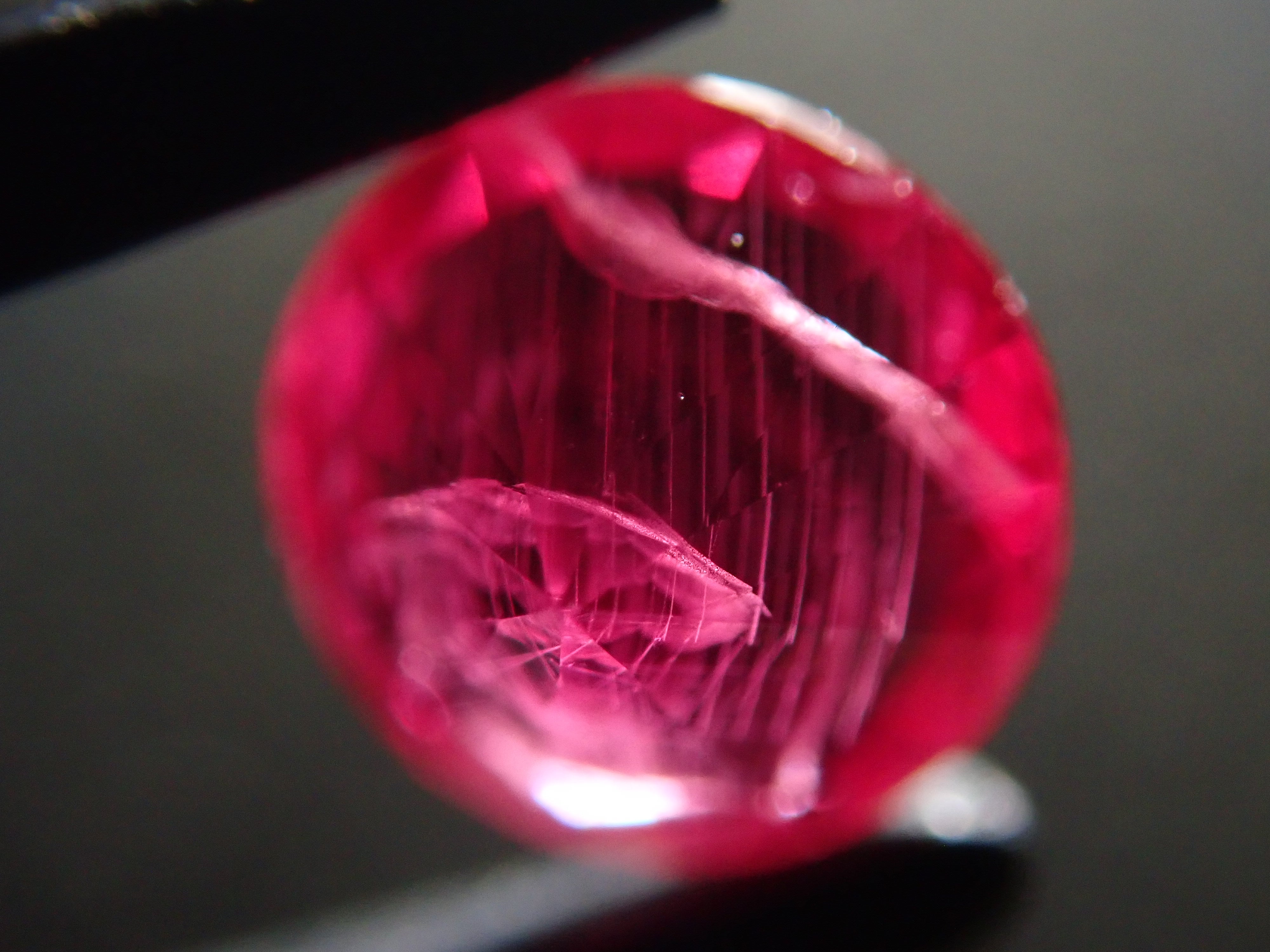 【11月23日晚間10點開售】格陵蘭紅寶石裸石，0.360克拉，附證書