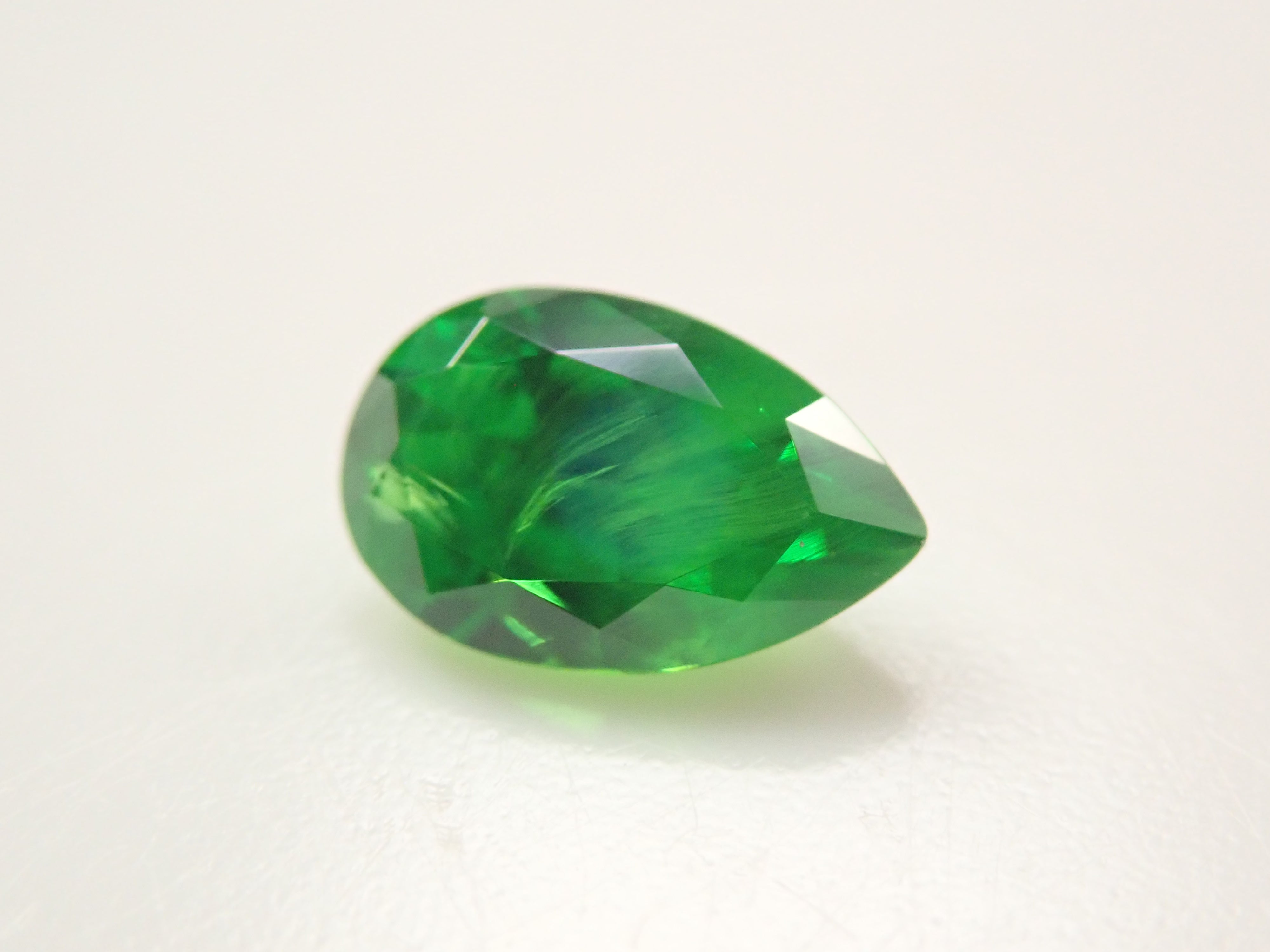 【10/31 22時販売】ロシア産デマントイドガーネット（ホーステール認む） 0.256ctルース