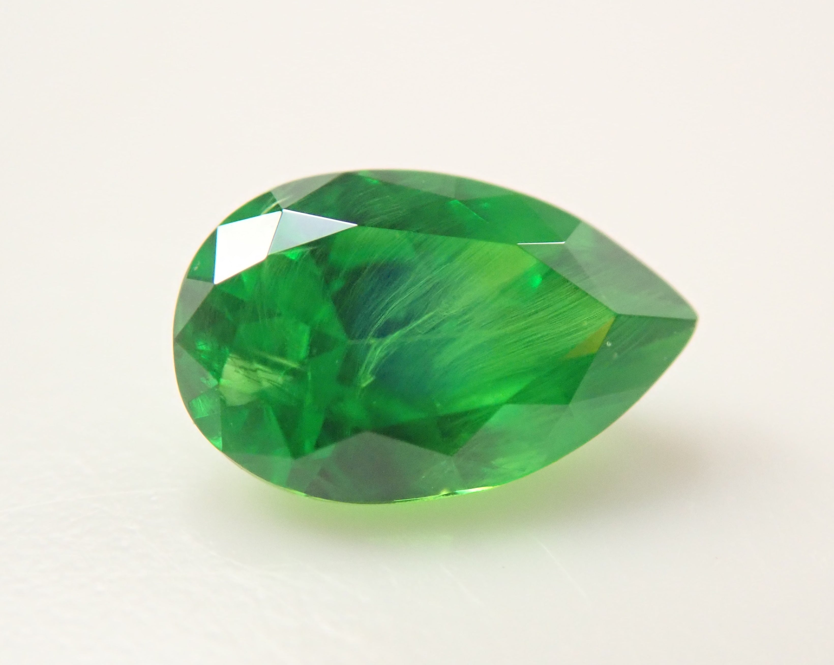 【10/31 22時販売】ロシア産デマントイドガーネット（ホーステール認む） 0.256ctルース