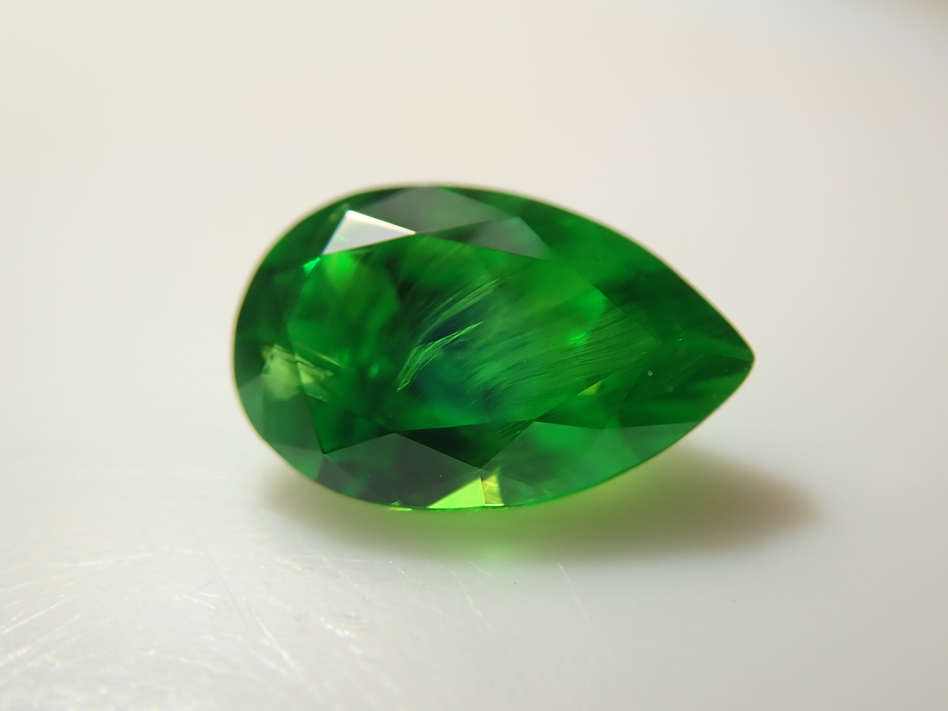 【10/31 22時販売】ロシア産デマントイドガーネット（ホーステール認む） 0.256ctルース