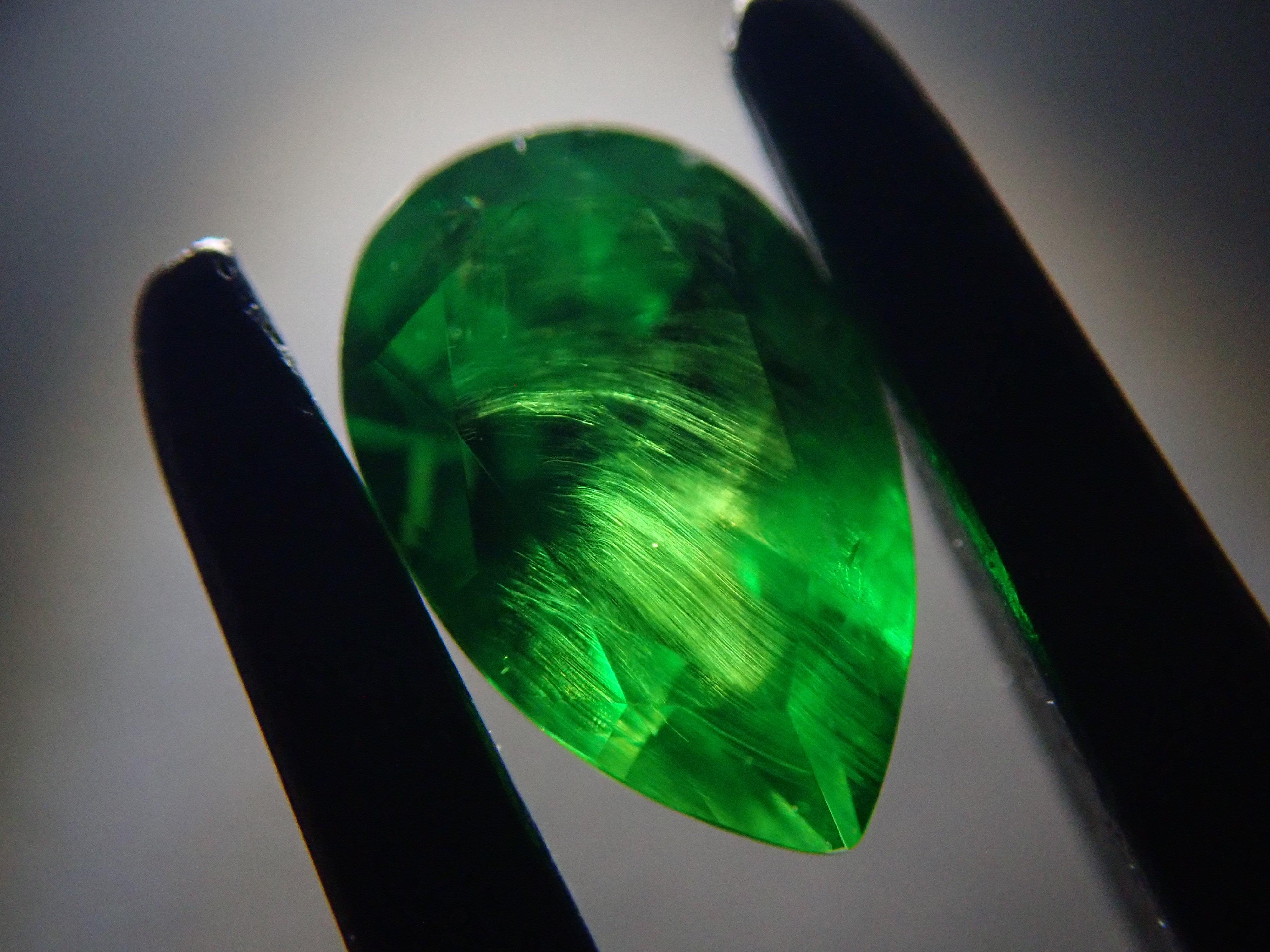 【10/31 22時販売】ロシア産デマントイドガーネット（ホーステール認む） 0.256ctルース