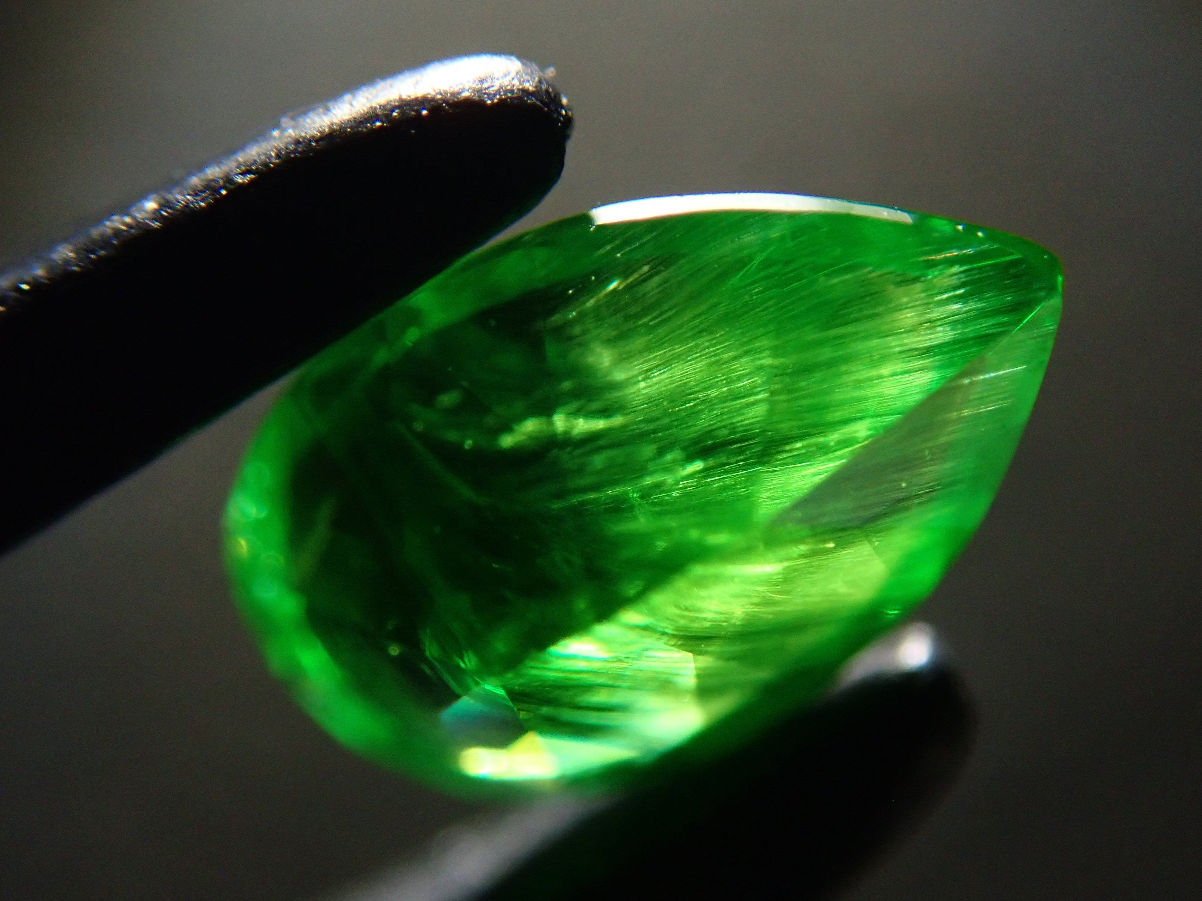 【10/31 22時販売】ロシア産デマントイドガーネット（ホーステール認む） 0.256ctルース