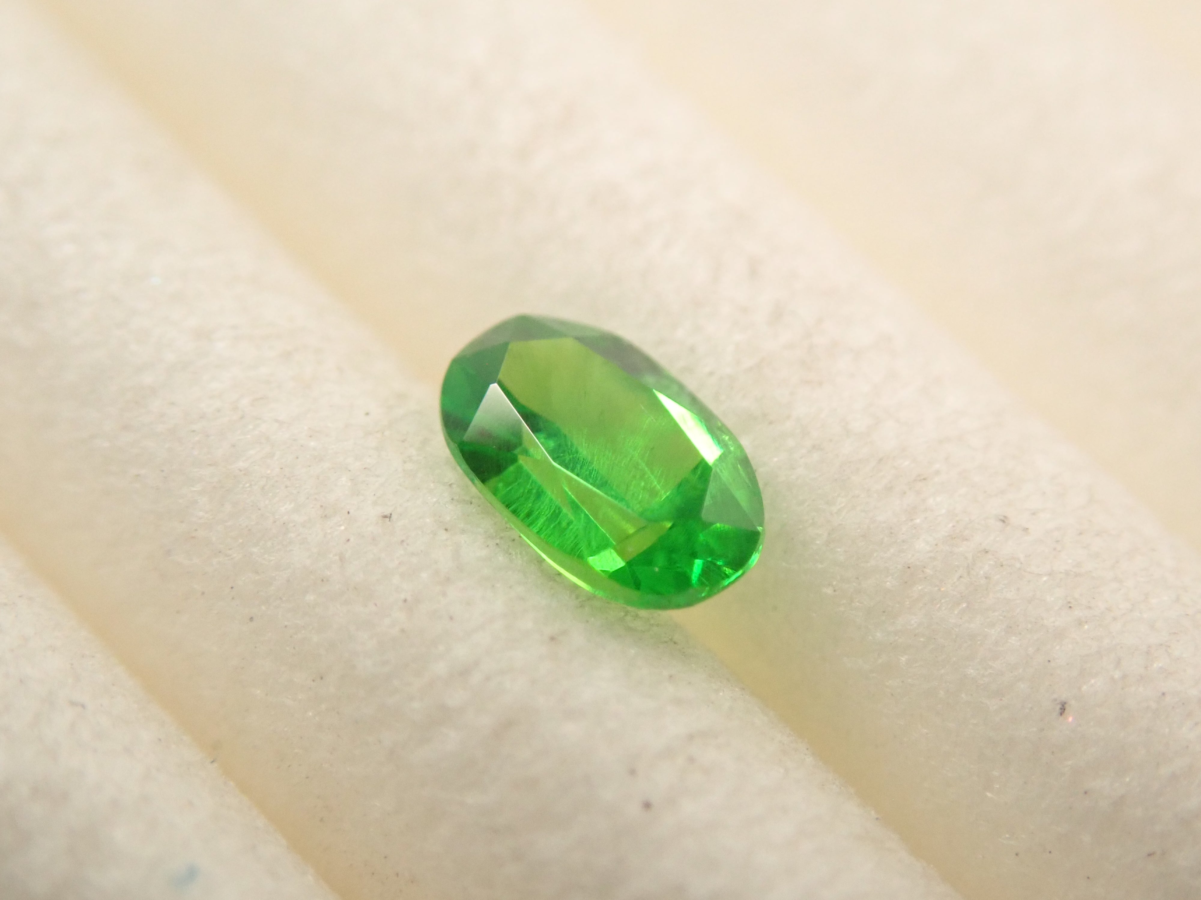 【10/31 22時販売】ロシア産デマントイドガーネット（ホーステール認む） 0.110ctルース