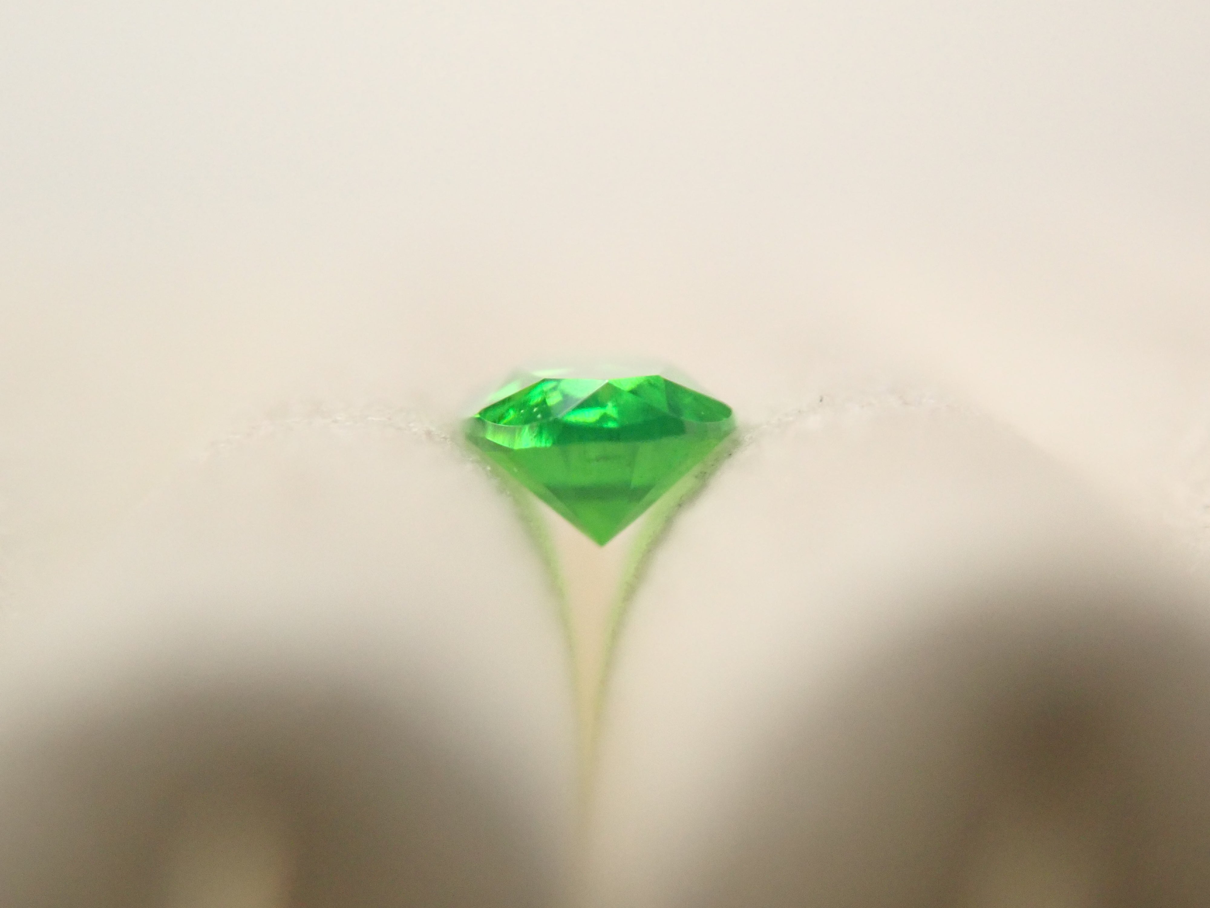 【10/31 22時販売】ロシア産デマントイドガーネット（ホーステール認む） 0.110ctルース