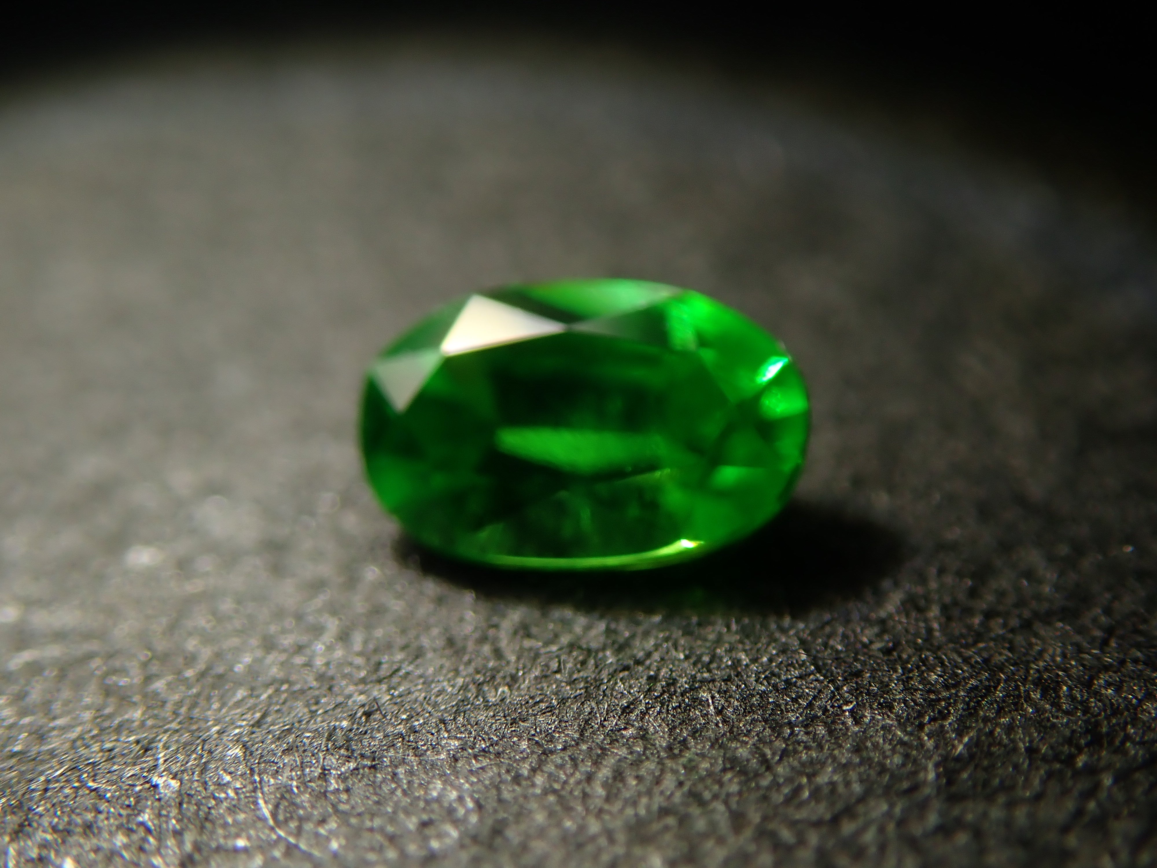 【10/31 22時販売】ロシア産デマントイドガーネット（ホーステール認む） 0.110ctルース