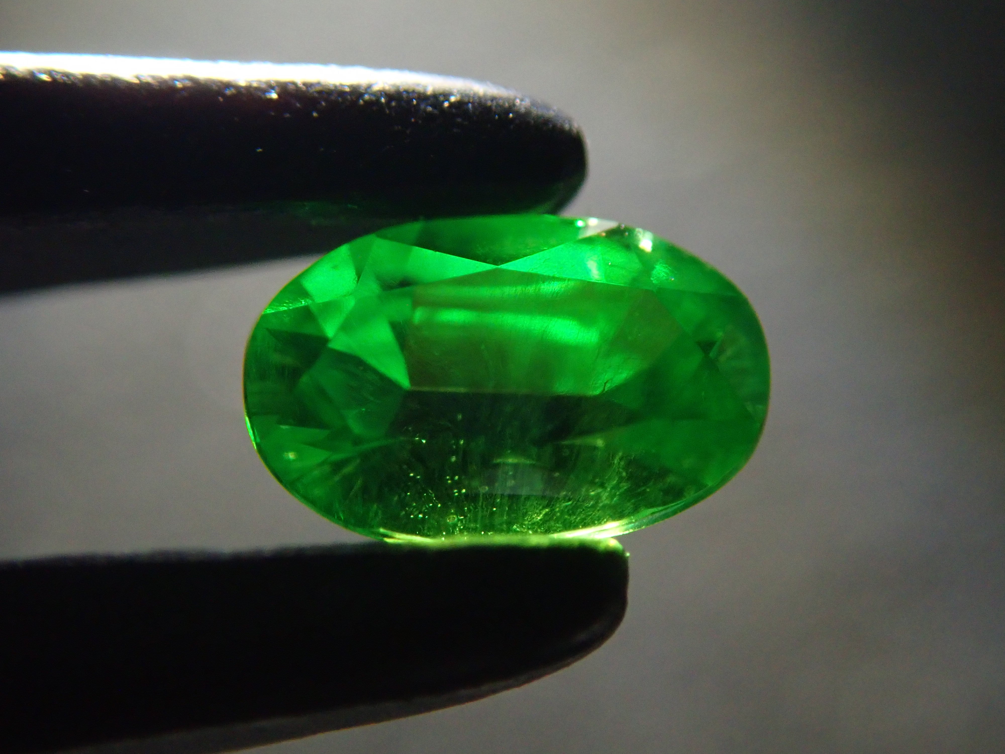 【10/31 22時販売】ロシア産デマントイドガーネット（ホーステール認む） 0.110ctルース