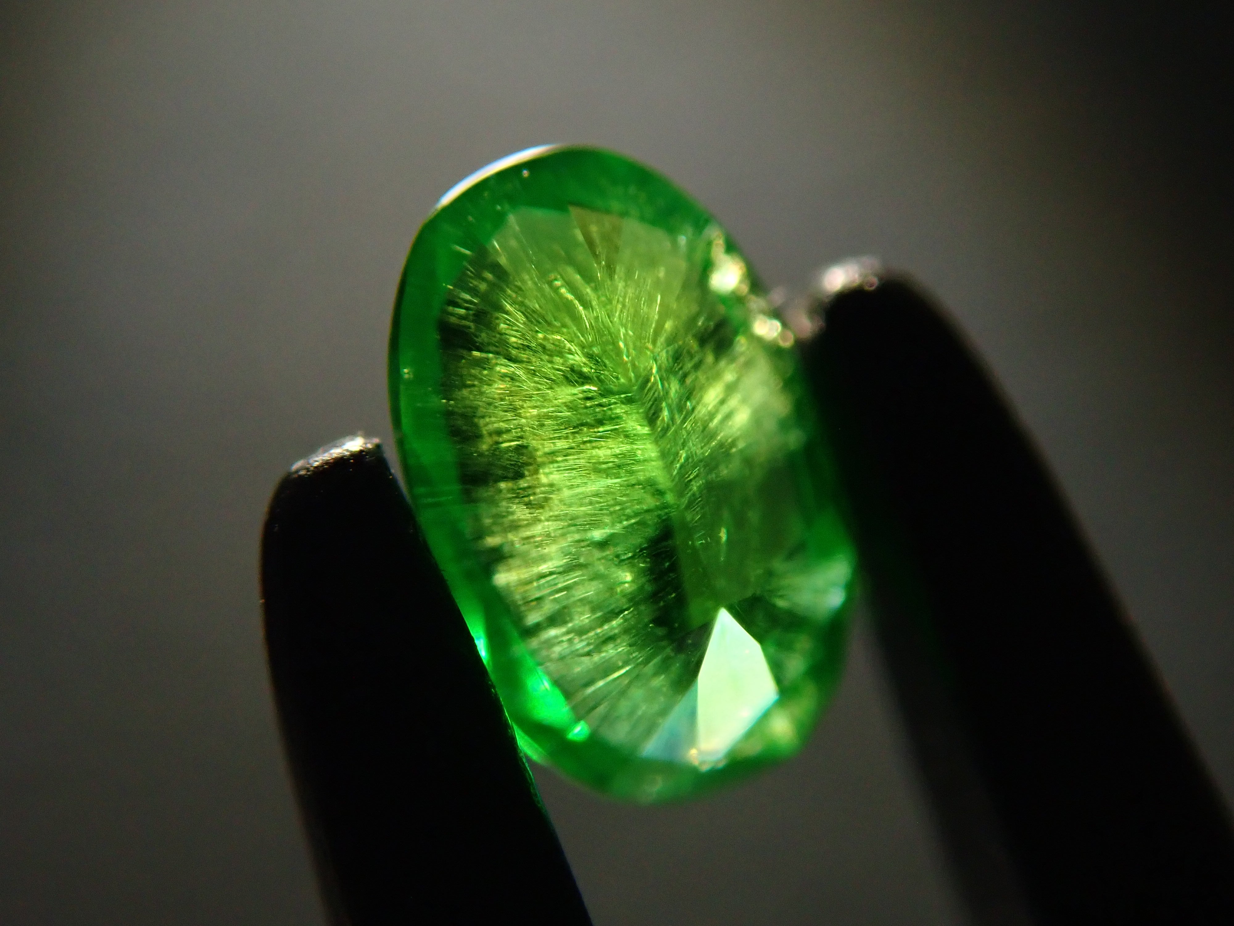 【10/31 22時販売】ロシア産デマントイドガーネット（ホーステール認む） 0.110ctルース