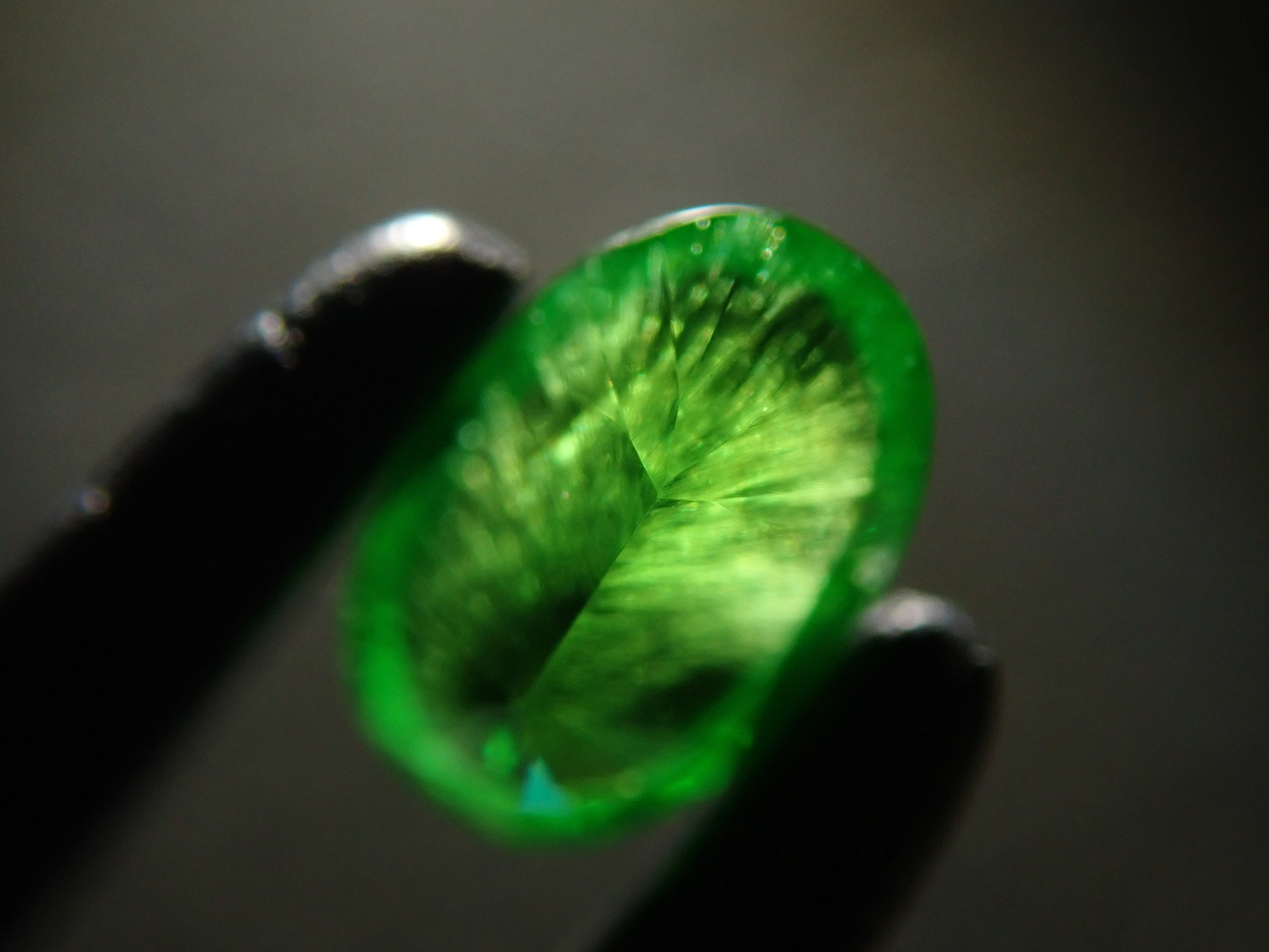 【10/31 22時販売】ロシア産デマントイドガーネット（ホーステール認む） 0.110ctルース