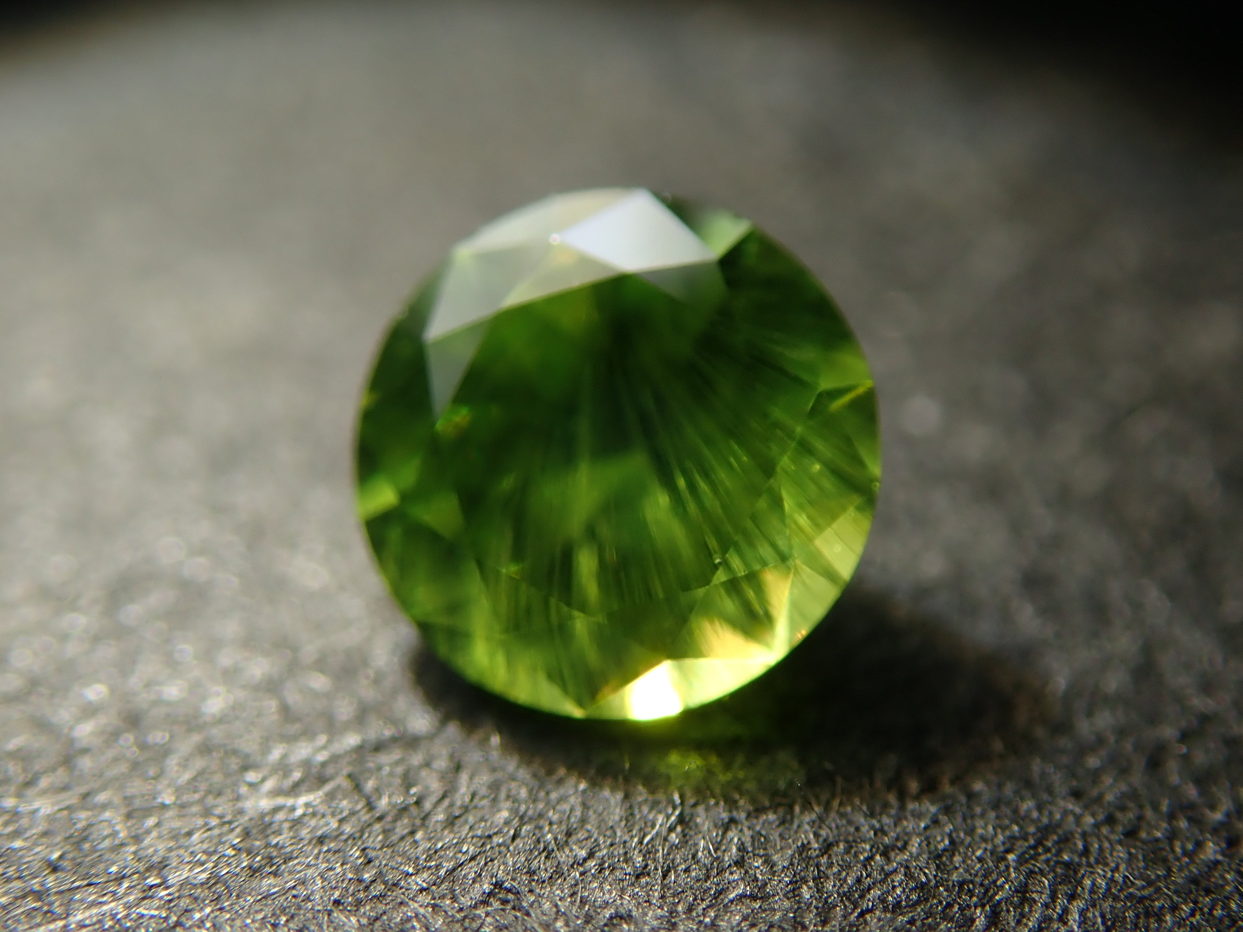 [12560847] Russian Demantoid Garnet (Horsetail) 0.280ct Loose
