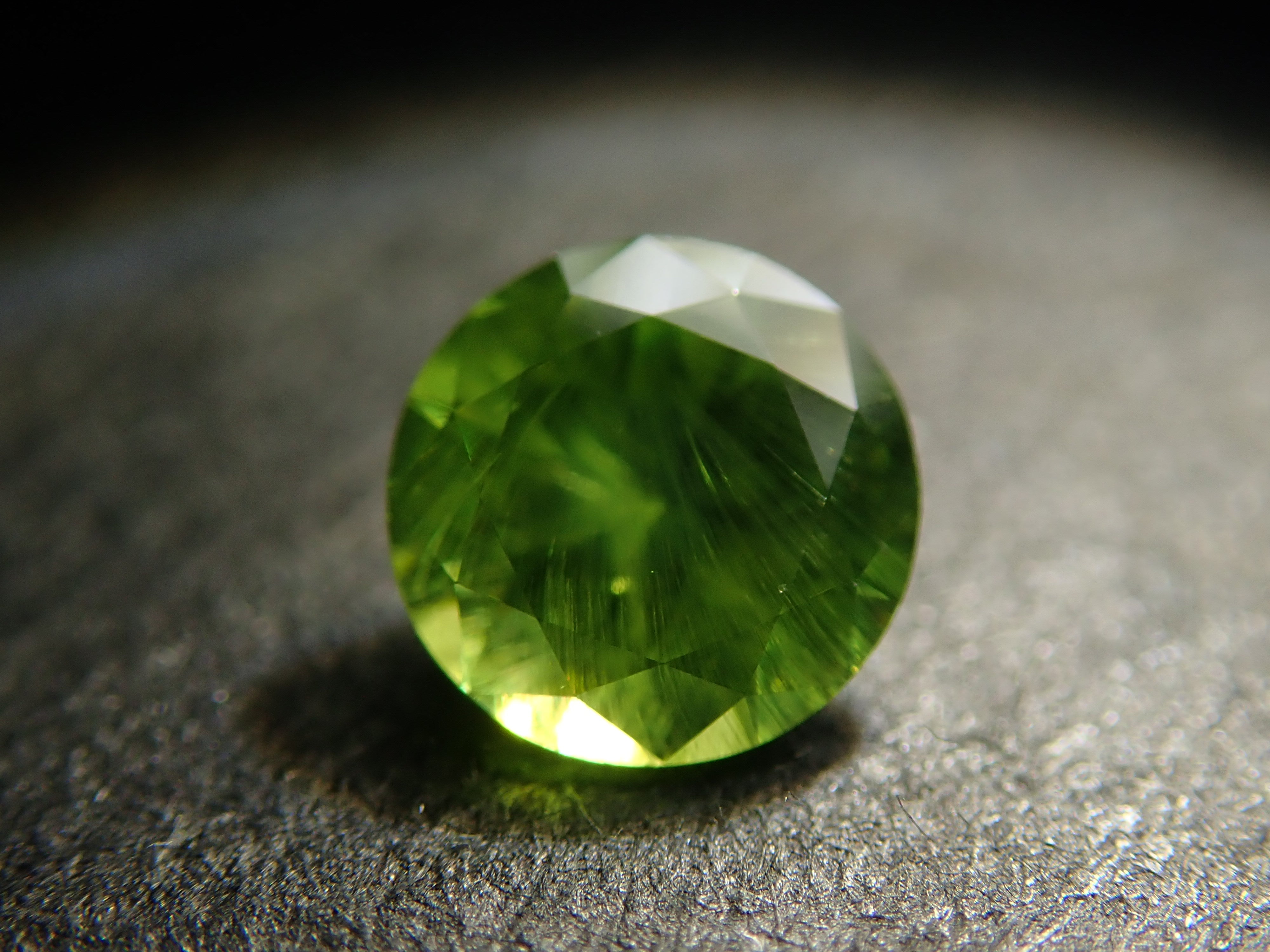 [12560847] Russian Demantoid Garnet (Horsetail) 0.280ct Loose